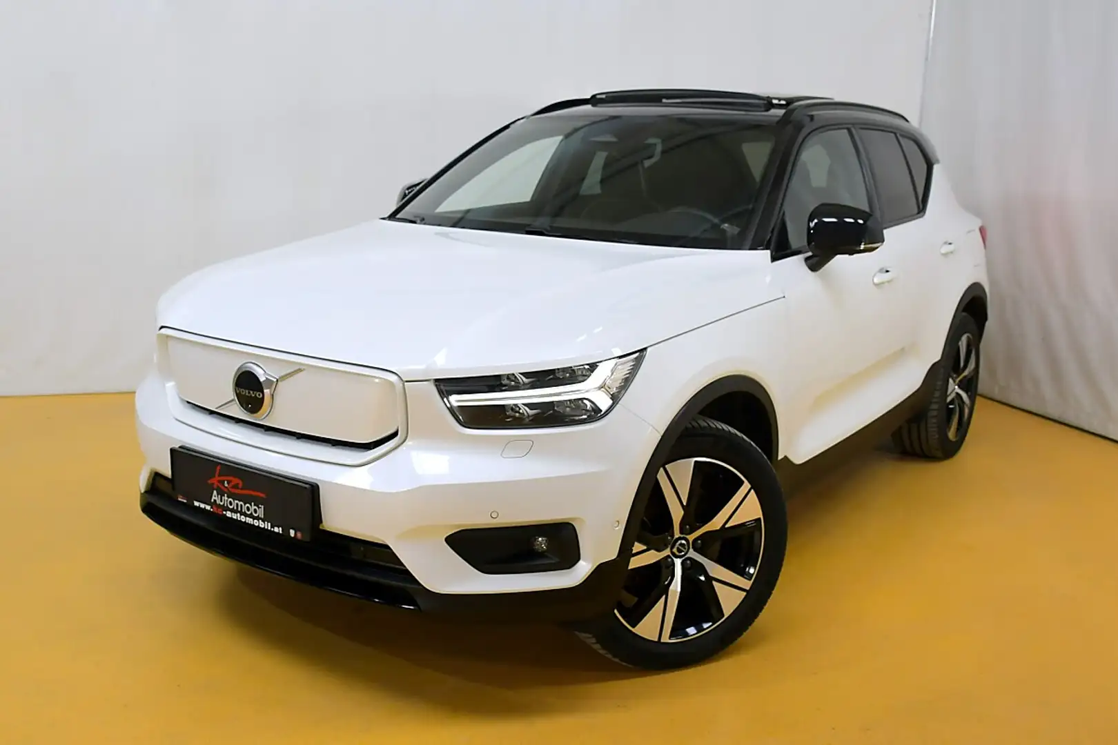 Volvo XC40 Recharge Pure Electric 78kWh Recharge Twin Pro Weiß - 1