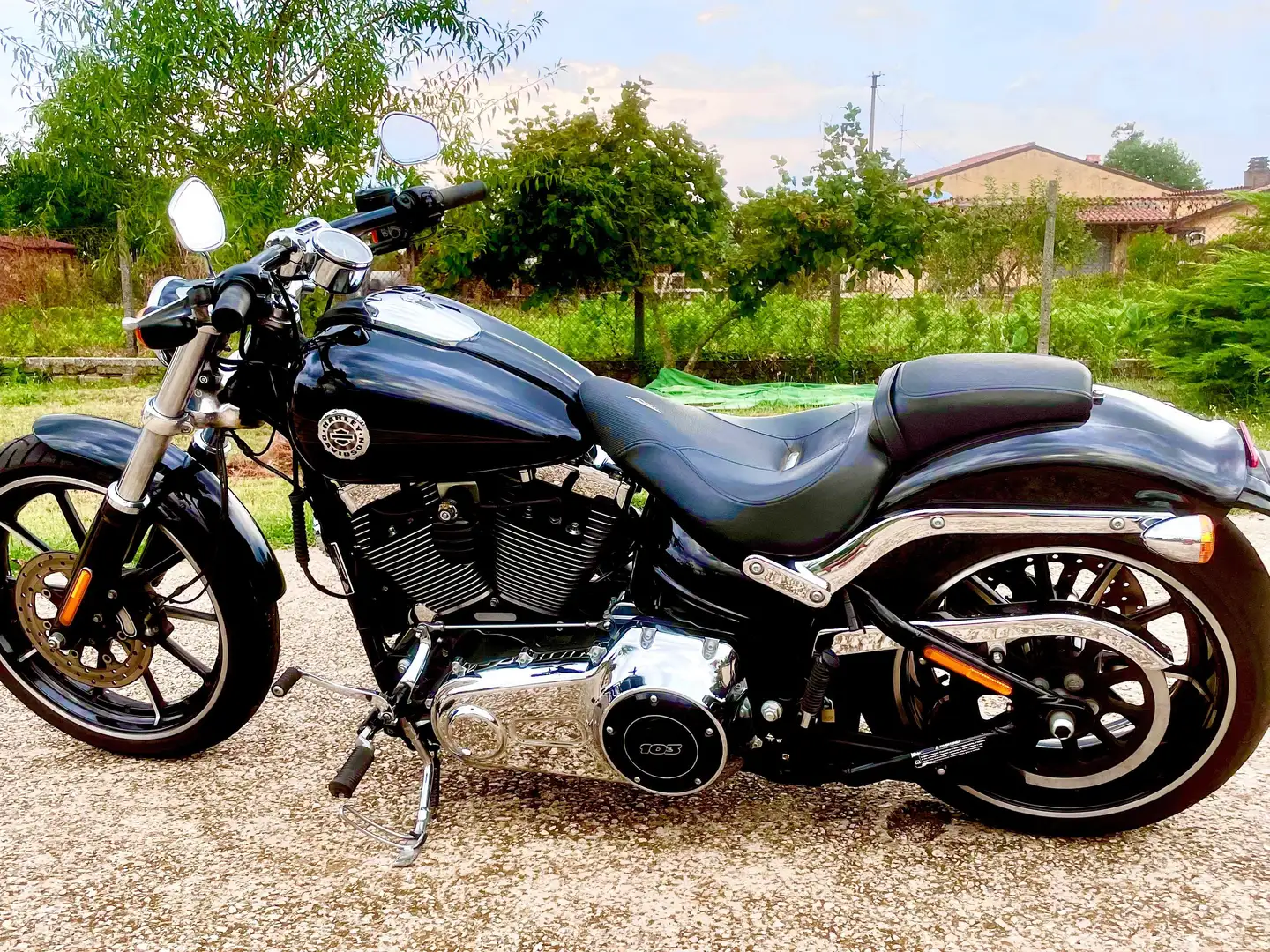 Harley-Davidson Breakout Fekete - 1