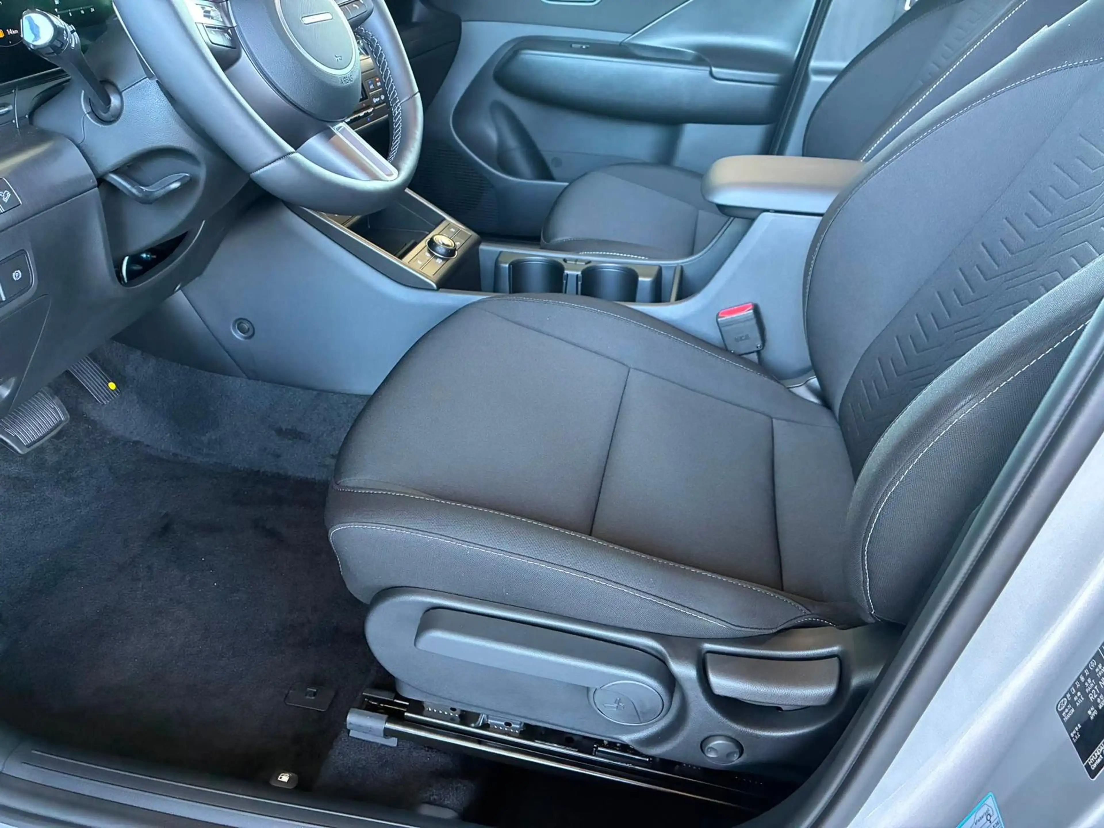 Hyundai KONA Comfort Plus 1.6 T-GDI DCT 4WD / Navi / ACC / Keyl — photo 5