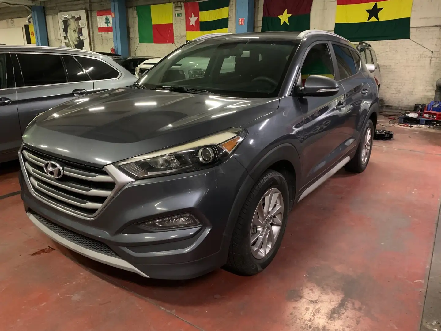 Hyundai TUCSON 1.6 T-GDi 4WD Executive EXPORT ONLY OUT OF EUROPE Gris - 2