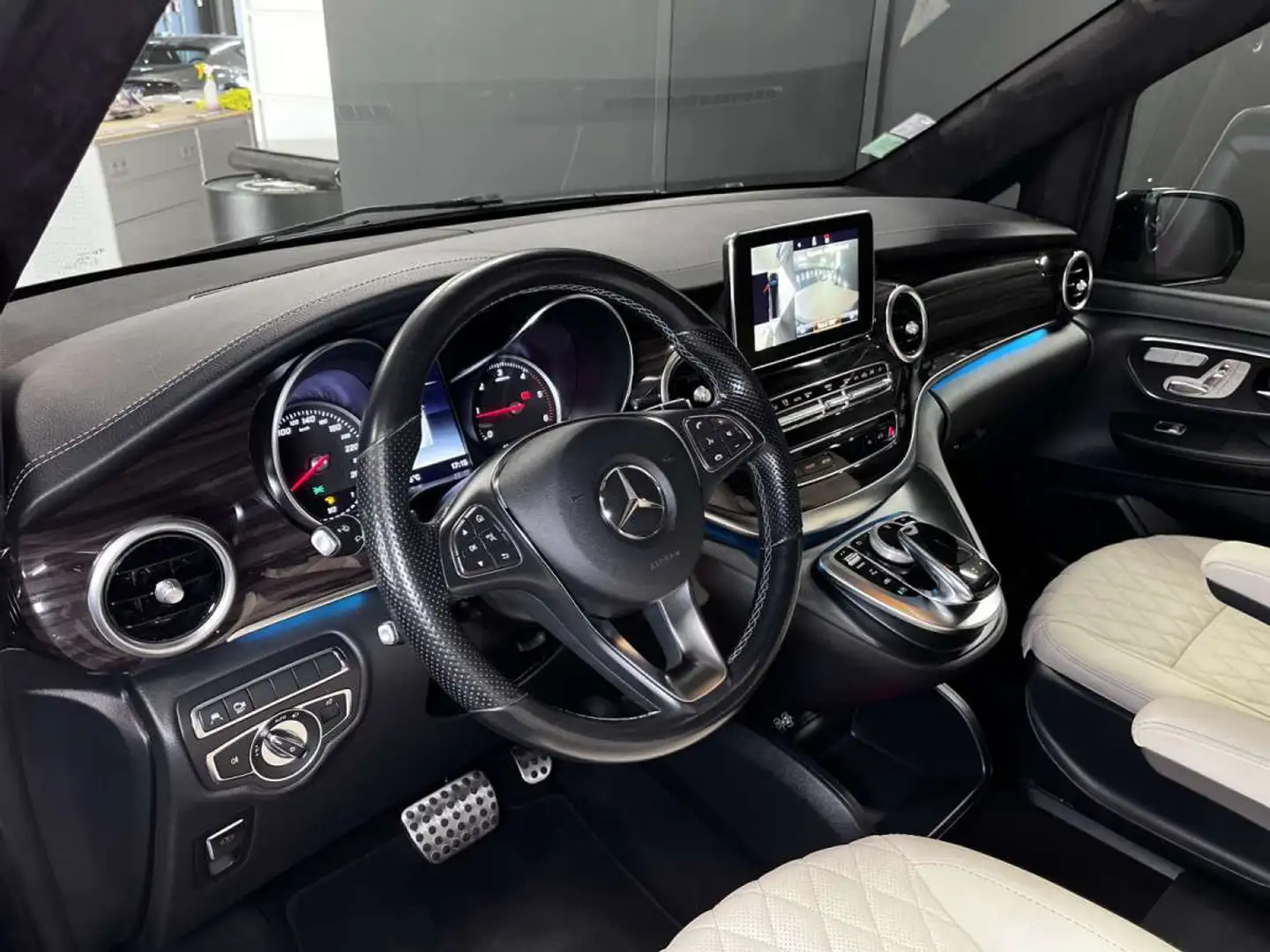 Mercedes-Benz V 250 VIP 250 D /AVANTGARDE /360/VOLL/ Zwart - 2