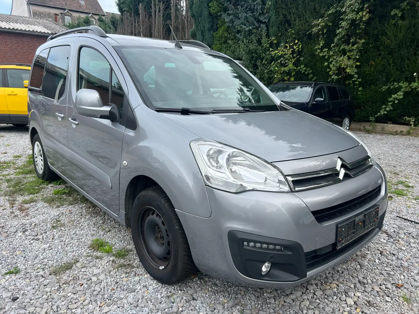 Citroen Berlingo Euro6 | Multispace | Navi | Motor verbraucht Öl - 1