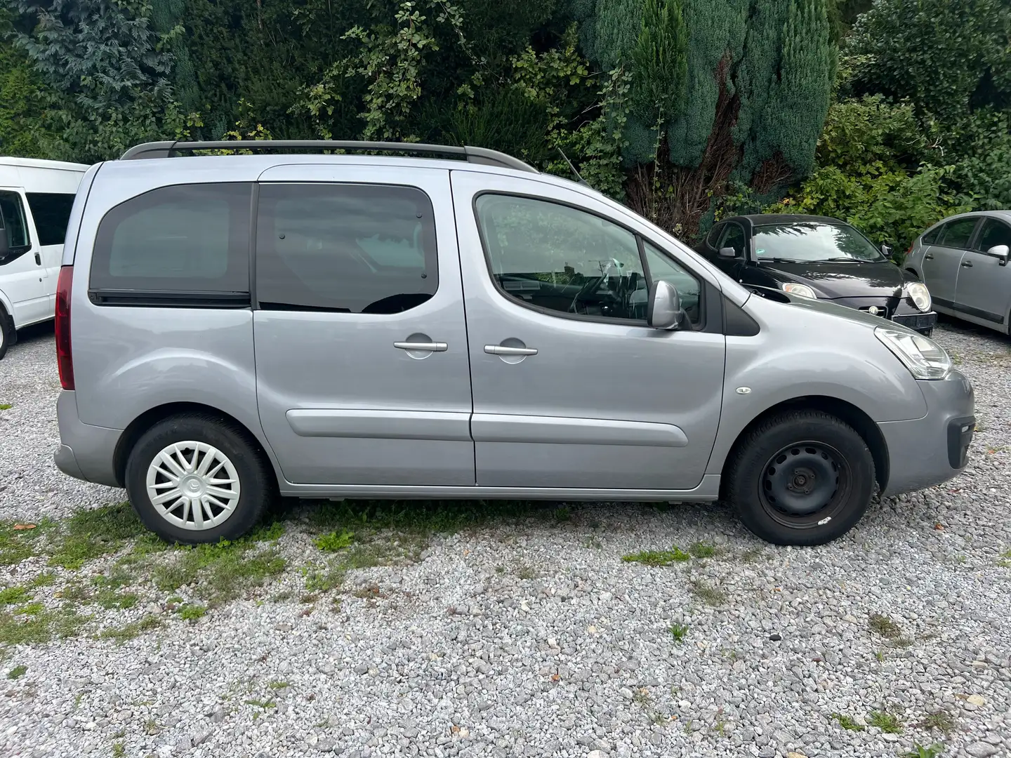 Citroen Berlingo Euro6 | Multispace | Navi | Motor verbraucht Öl - 2