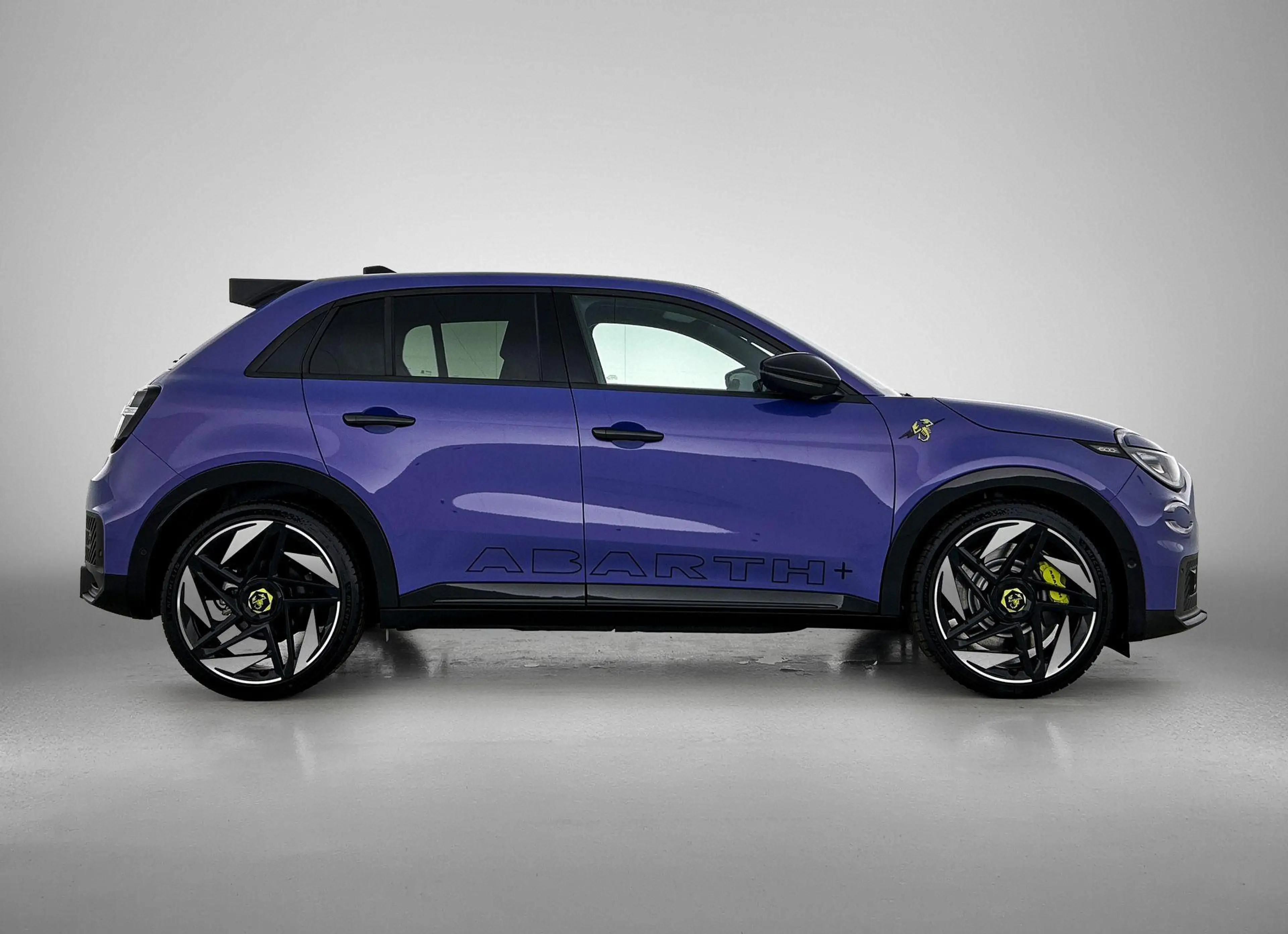 Abarth 600e Abarth Scorpionissima 54 kWh 280pk | Sperdifferent — photo 7