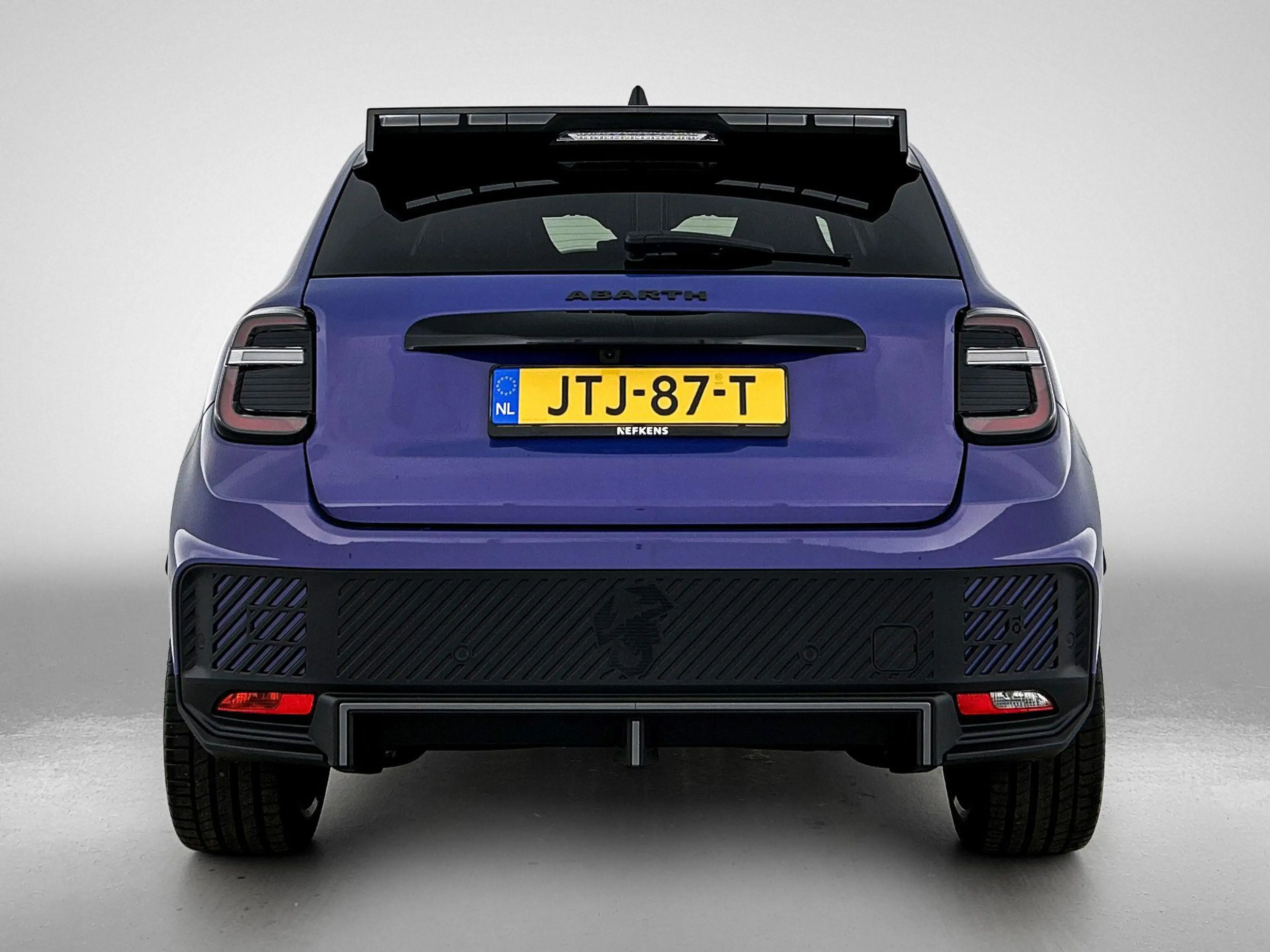 Abarth 600e Abarth Scorpionissima 54 kWh 280pk | Sperdifferent — photo 5