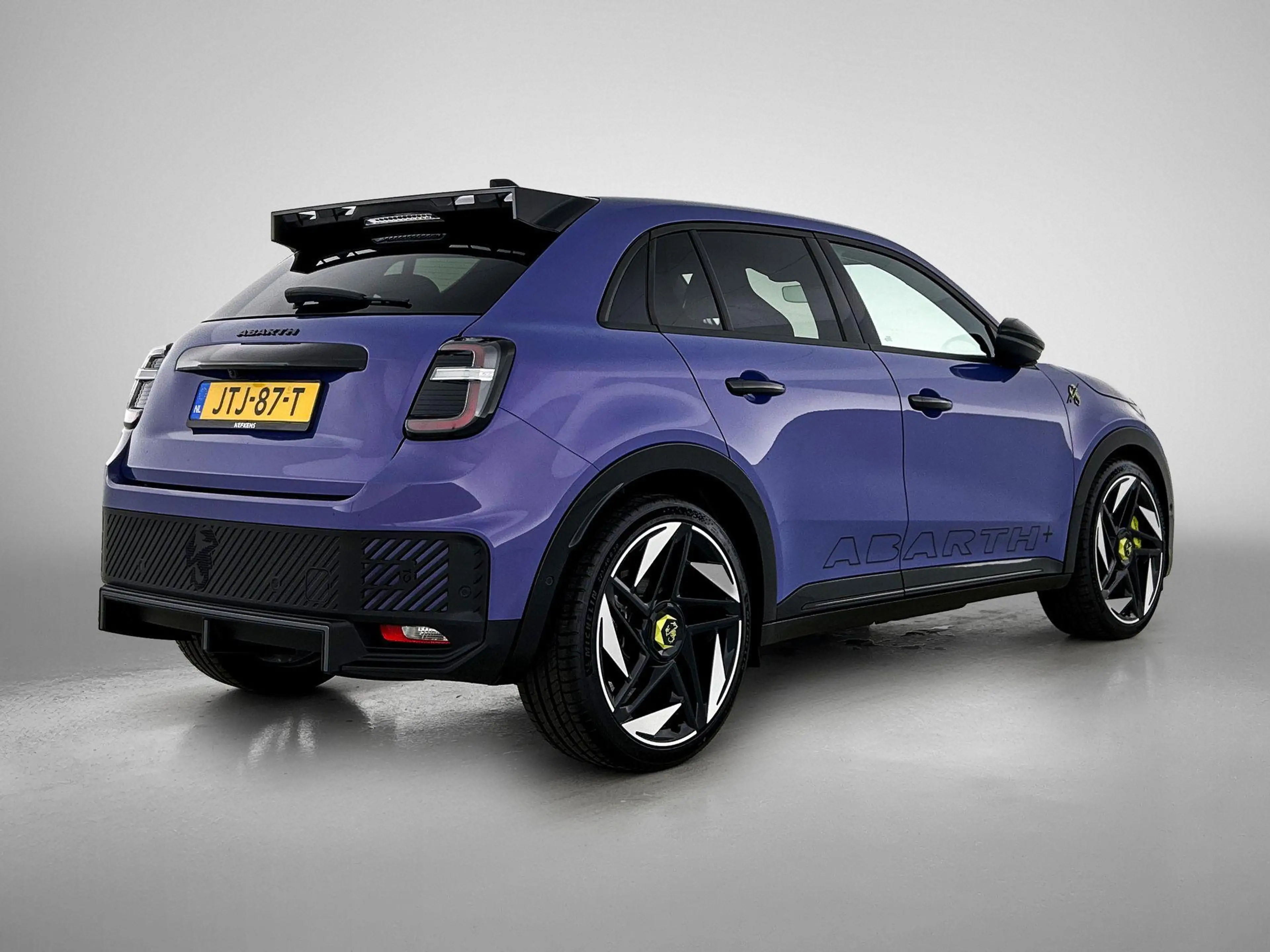 Abarth 600e Abarth Scorpionissima 54 kWh 280pk | Sperdifferent — photo 6