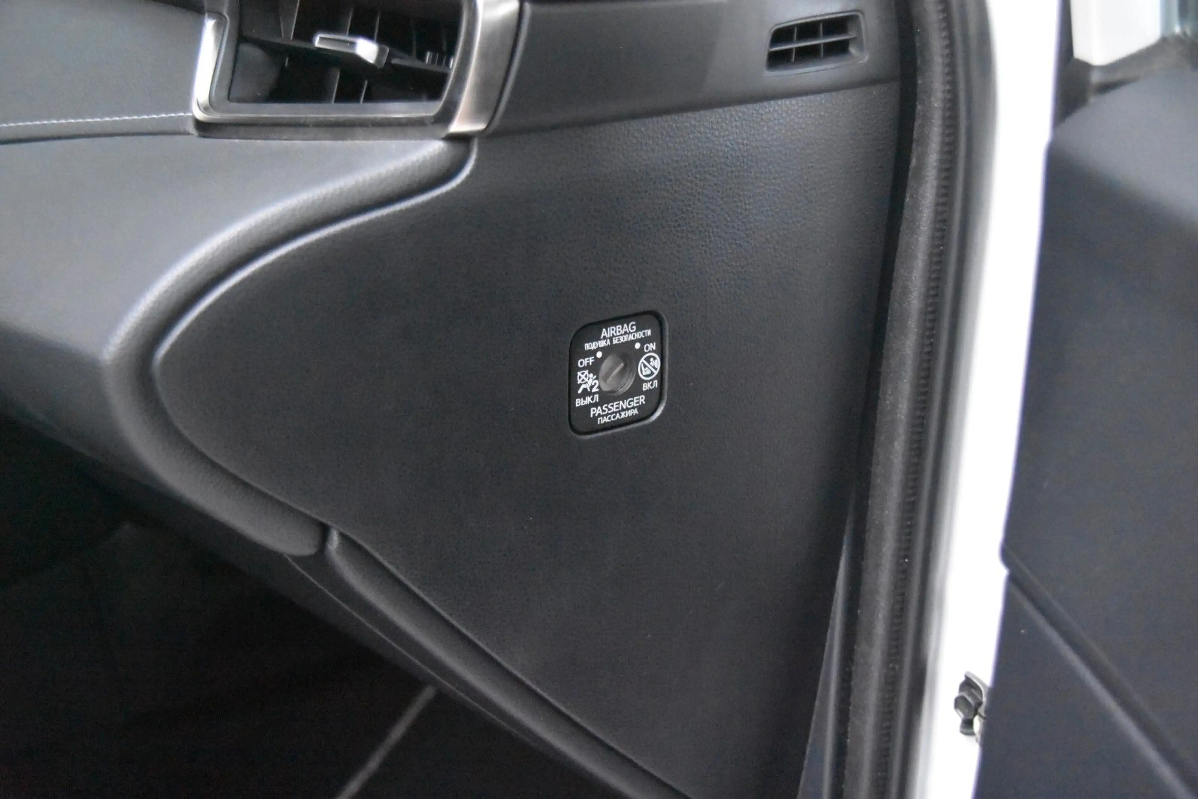 Toyota Corolla Hybrid Team D LED Kamera AppNavi Tempo — photo 14