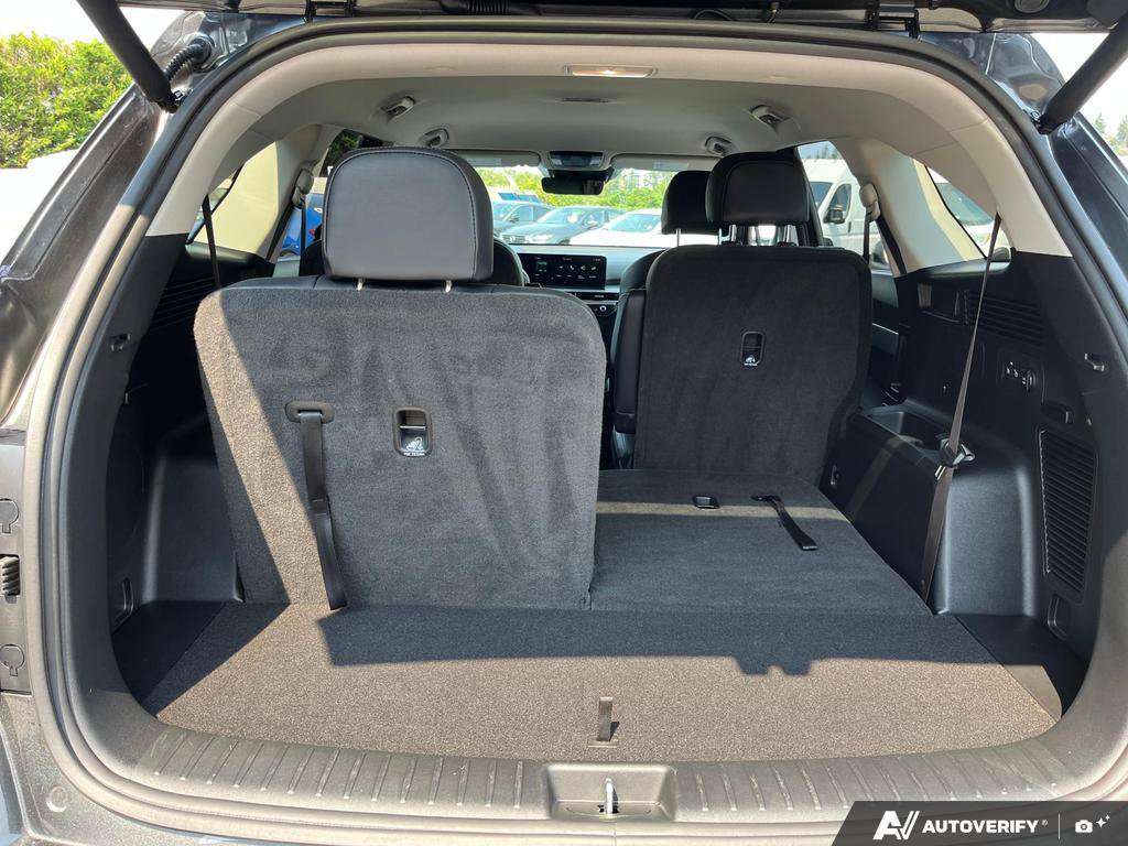 used 2025 Kia Sorento car, priced at $47,998