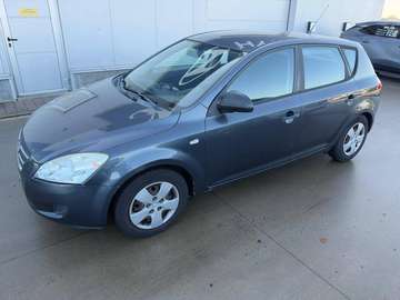 Cee'd 1.4i BENZINE ESSENCE 5 DEURS AIRCO - 94.180 KM'S !!!
