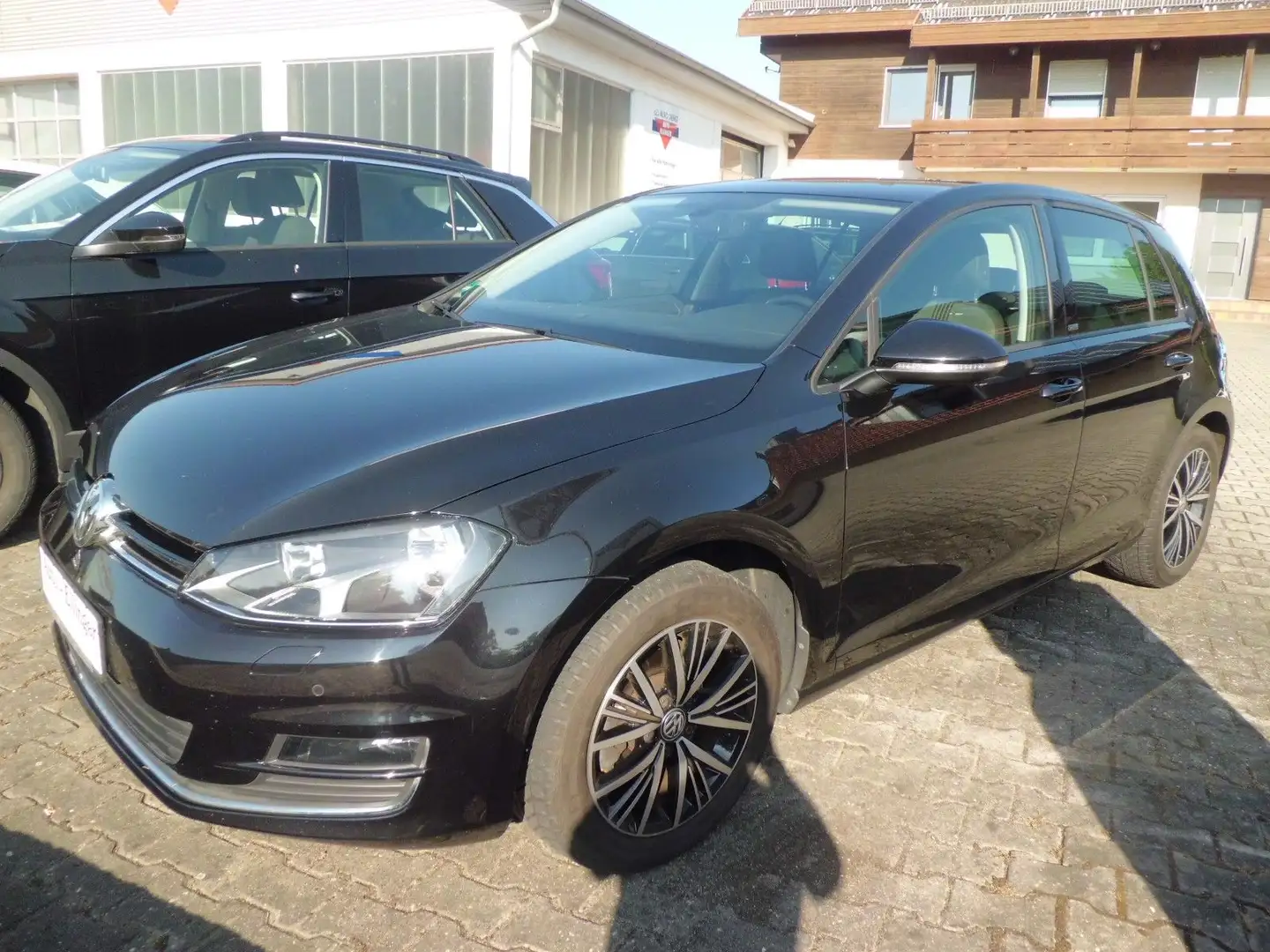 Volkswagen Golf VII Lim. Allstar Top Zustand Schwarz - 1