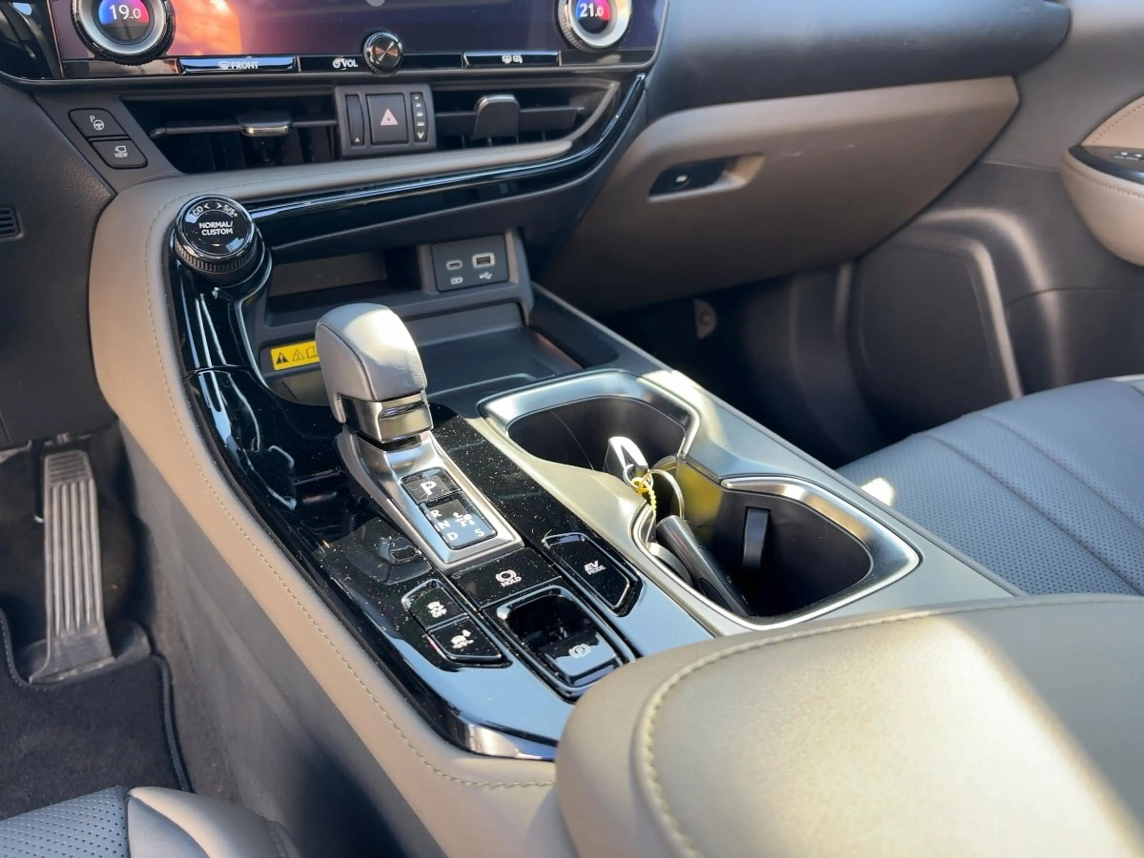 Lexus NX 350h 4x4 Overtrail — photo 13