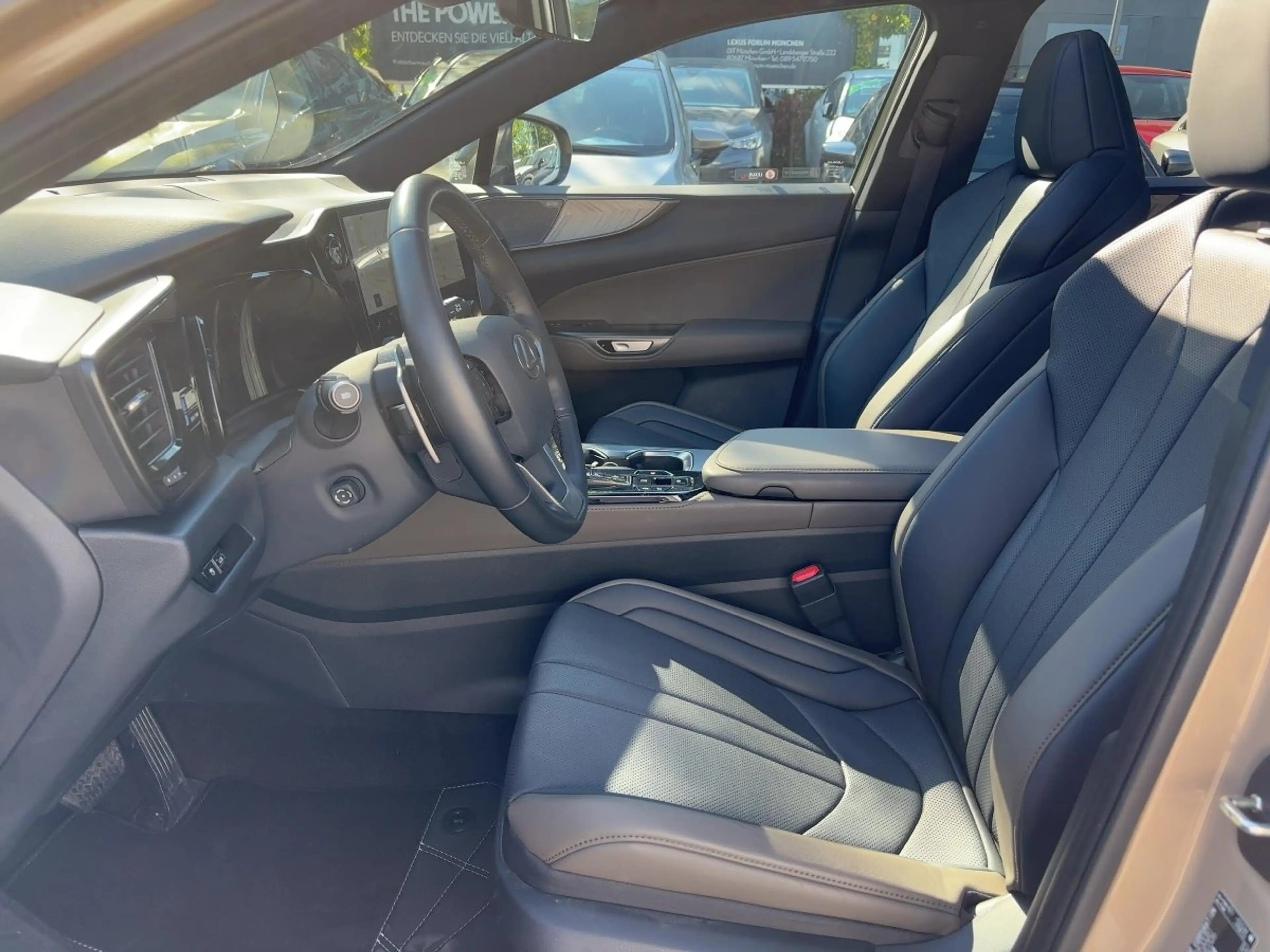 Lexus NX 350h 4x4 Overtrail — photo 8