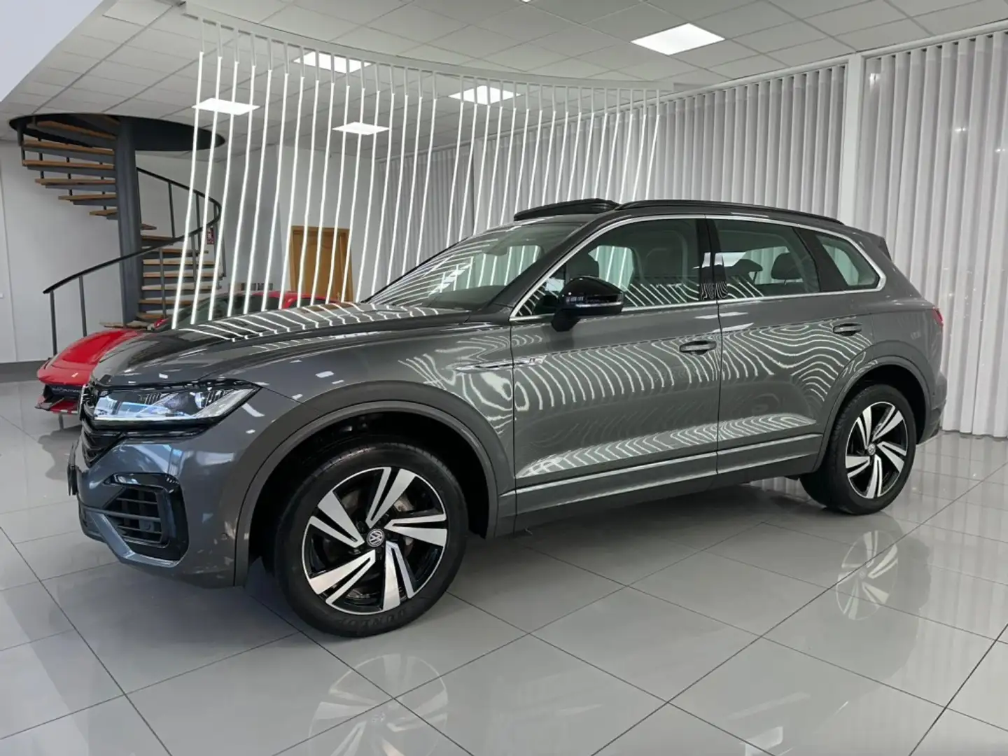 Volkswagen Touareg 3.0TDI V6 R-Line Tiptronic 4Motion 210kW Gris - 2