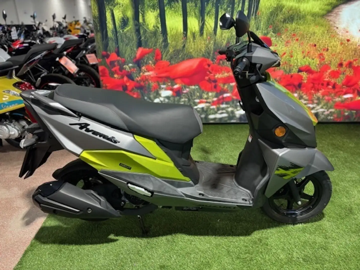 Suzuki Avenis 125 Grau - 2