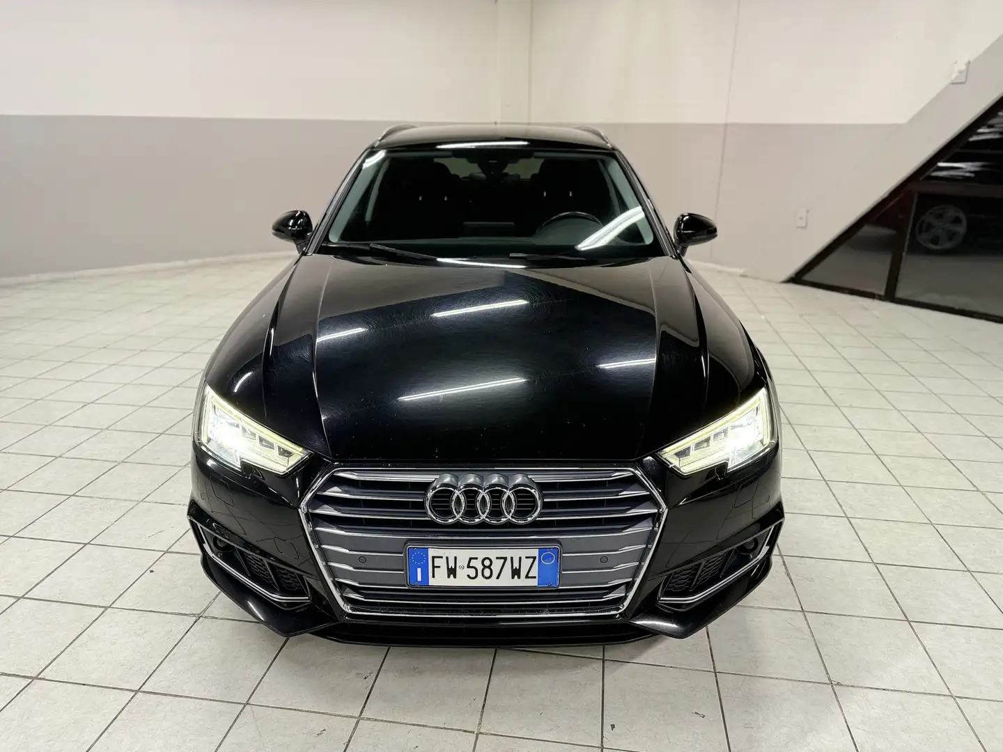 Audi A4 Avant 30 2.0 tdi S line edition 122cv s-tronic Noir - 1