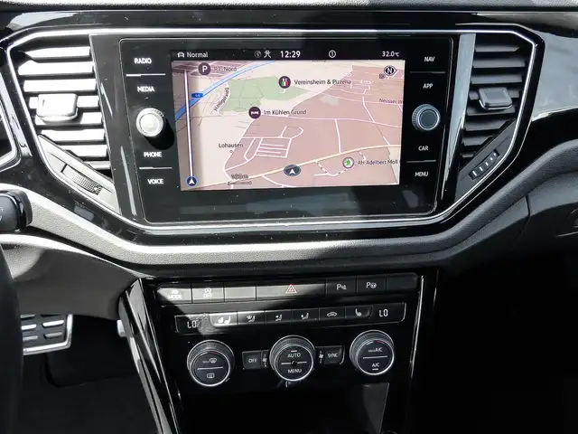 Volkswagen T-Roc view 9