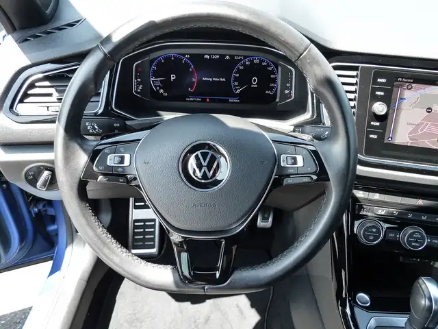 Volkswagen T-Roc view 11