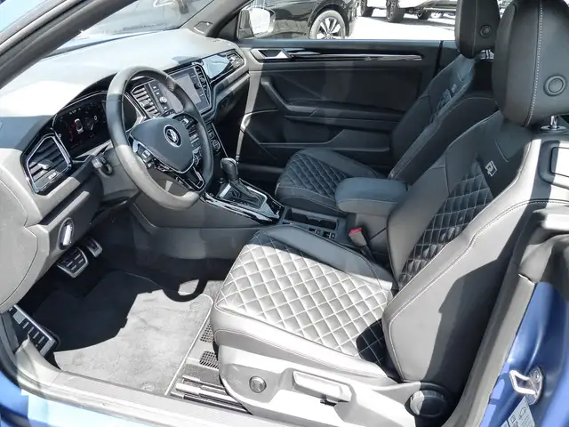 Volkswagen T-Roc view 14
