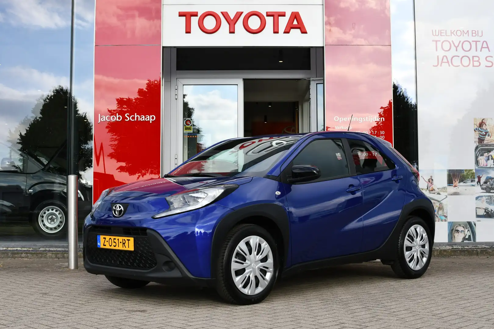 Toyota Aygo X 1.0 VVT-i MT Play 5-deurs 72pk | Apple Carplay/And Bleu - 1