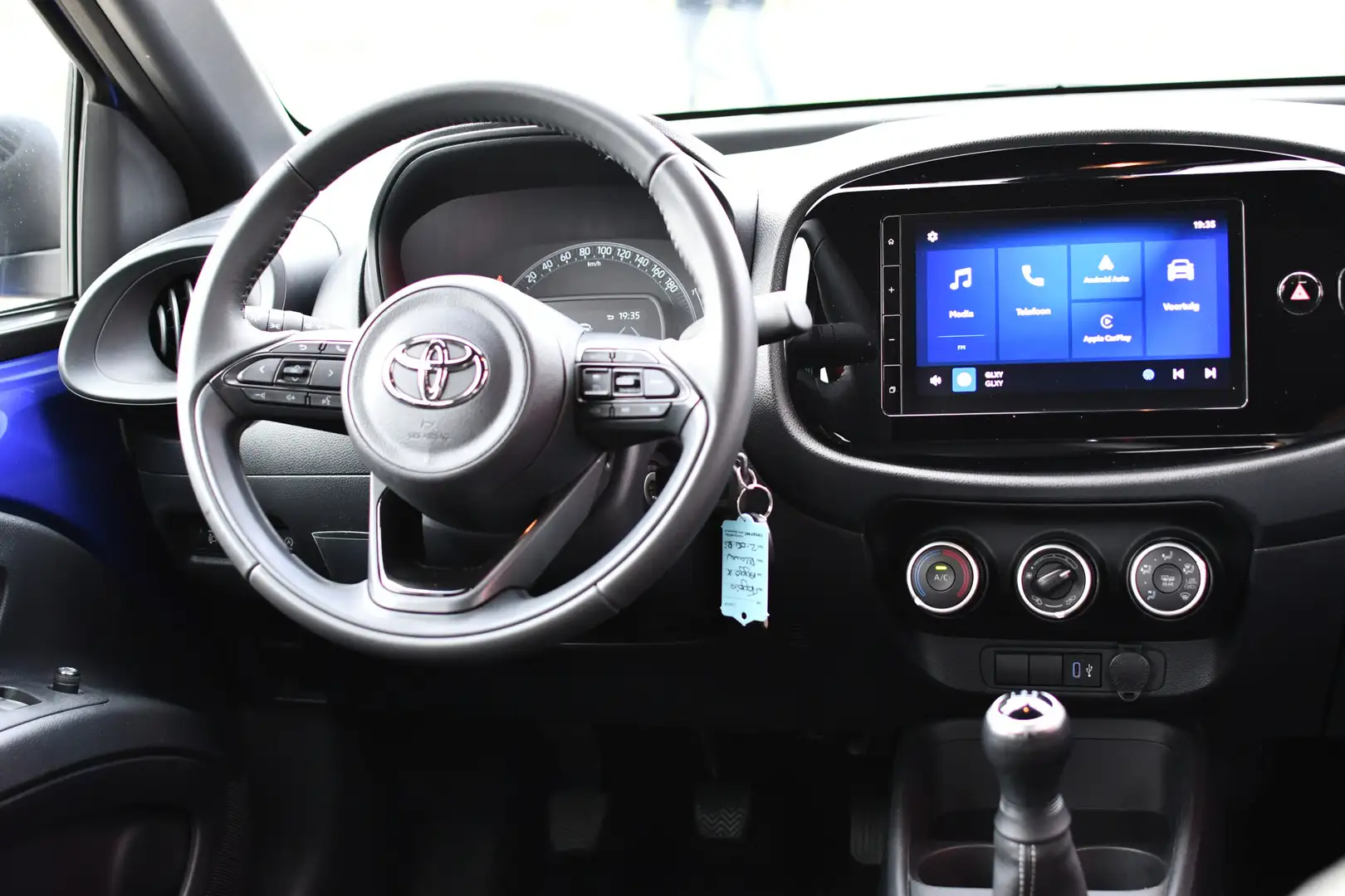 Toyota Aygo X 1.0 VVT-i MT Play 5-deurs 72pk | Apple Carplay/And Bleu - 2