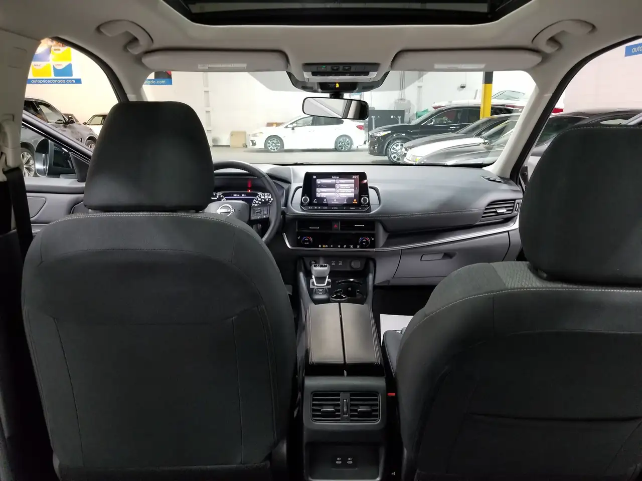 Nissan Rogue снимка Nissan Rogue