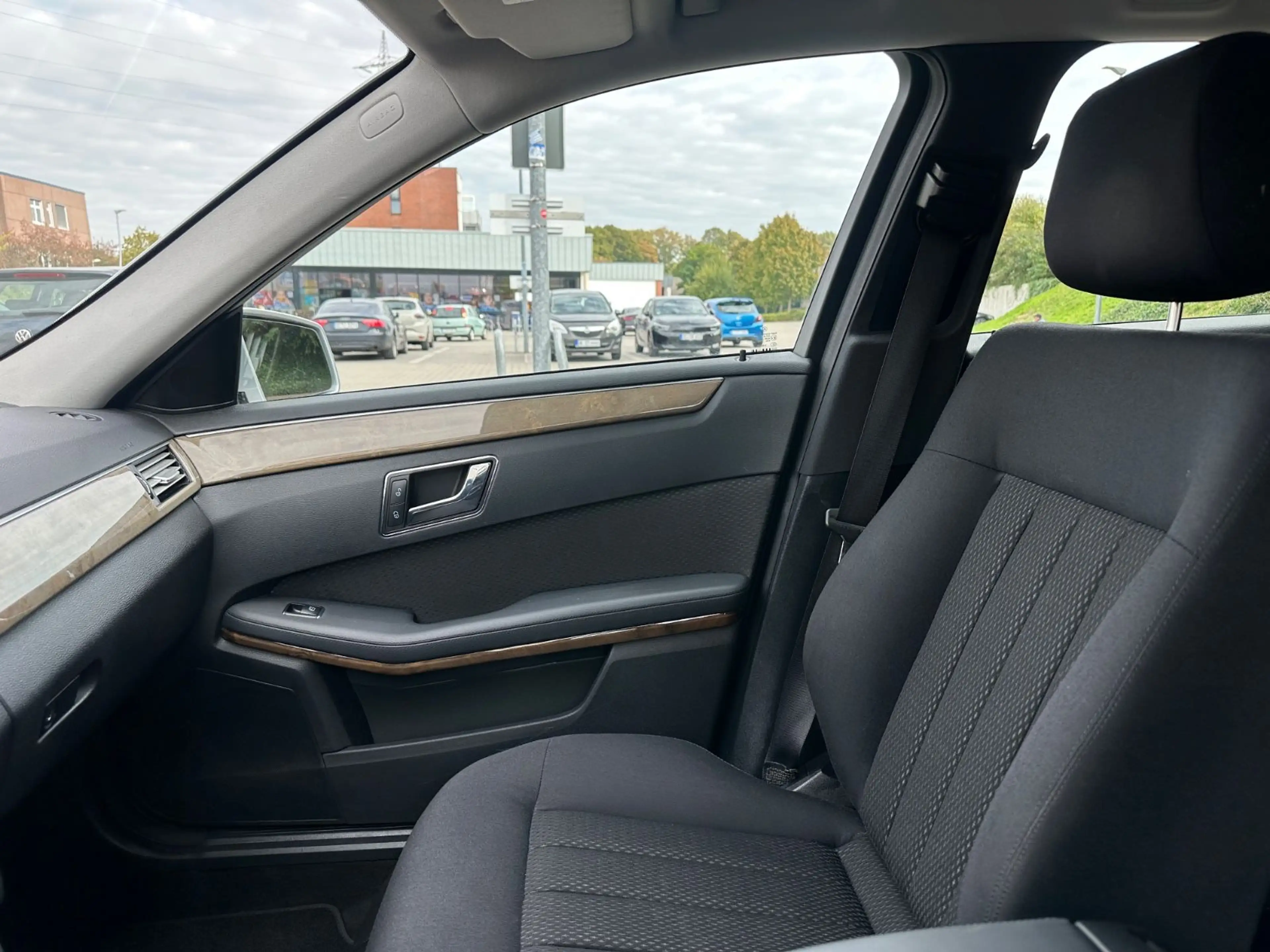 Mercedes-Benz E 220 E T-Modell*TÜV NEU*KLIMA*Elegance* — photo 19