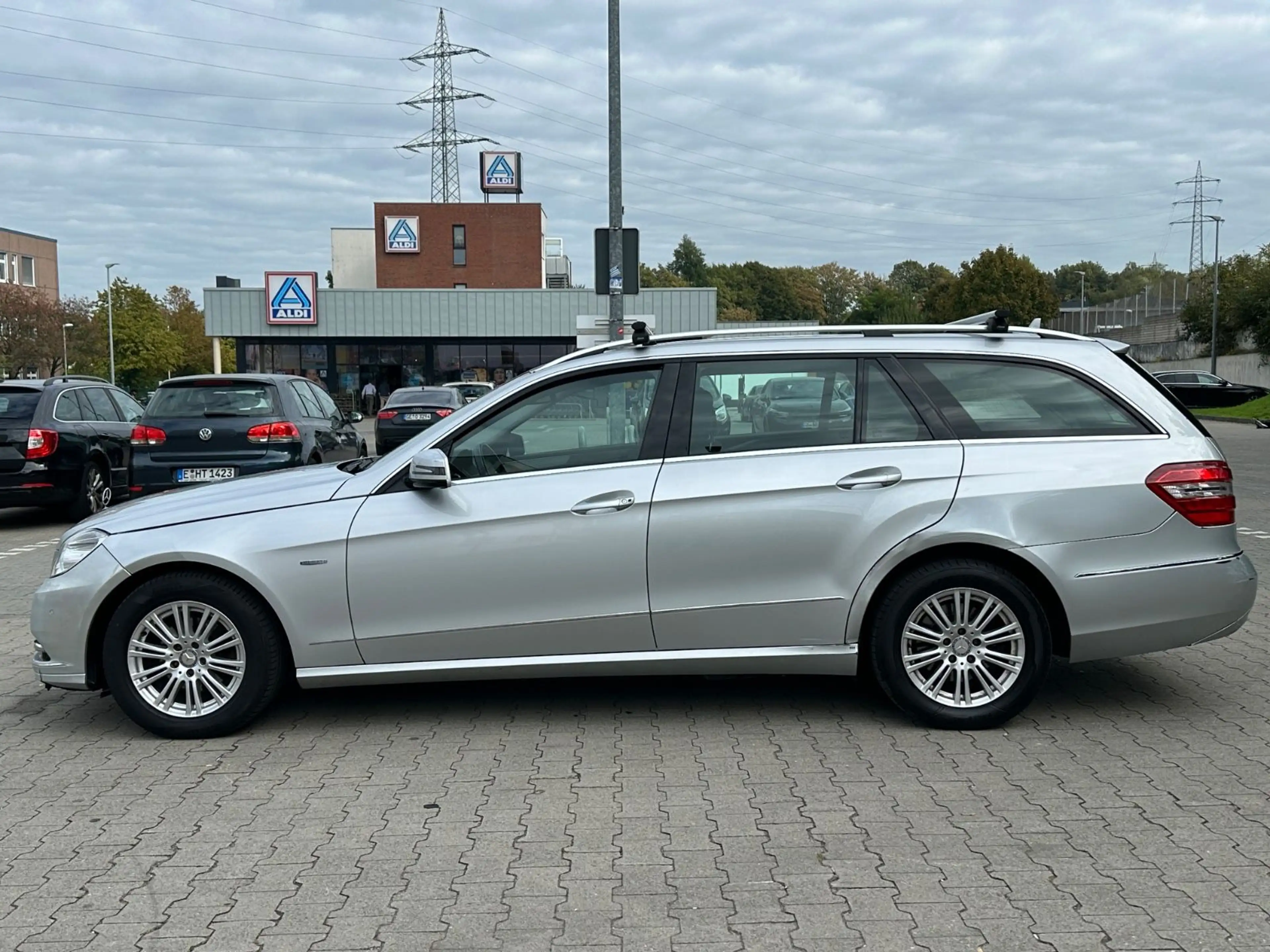Mercedes-Benz E 220 E T-Modell*TÜV NEU*KLIMA*Elegance* — photo 2