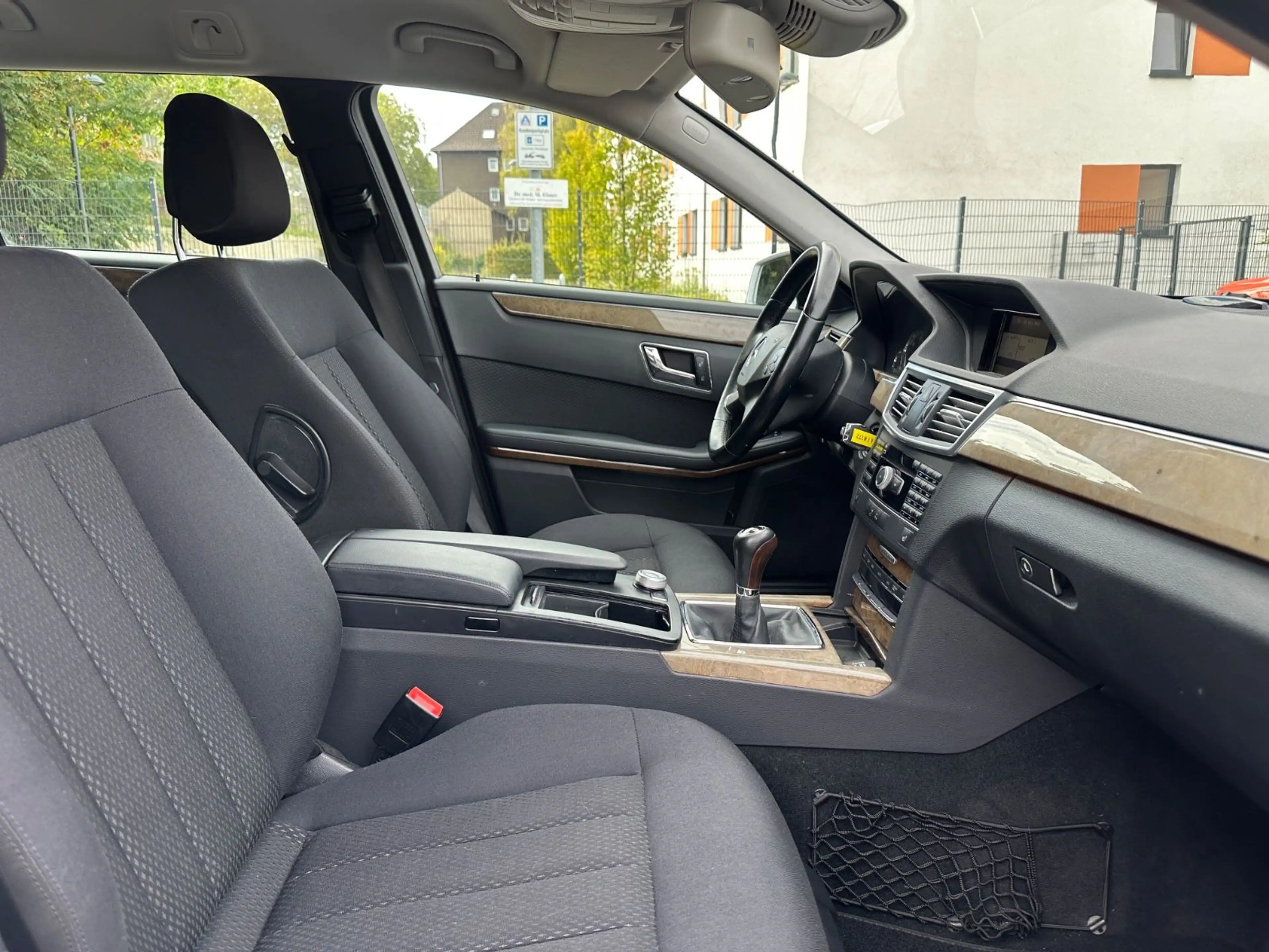Mercedes-Benz E 220 E T-Modell*TÜV NEU*KLIMA*Elegance* — photo 22