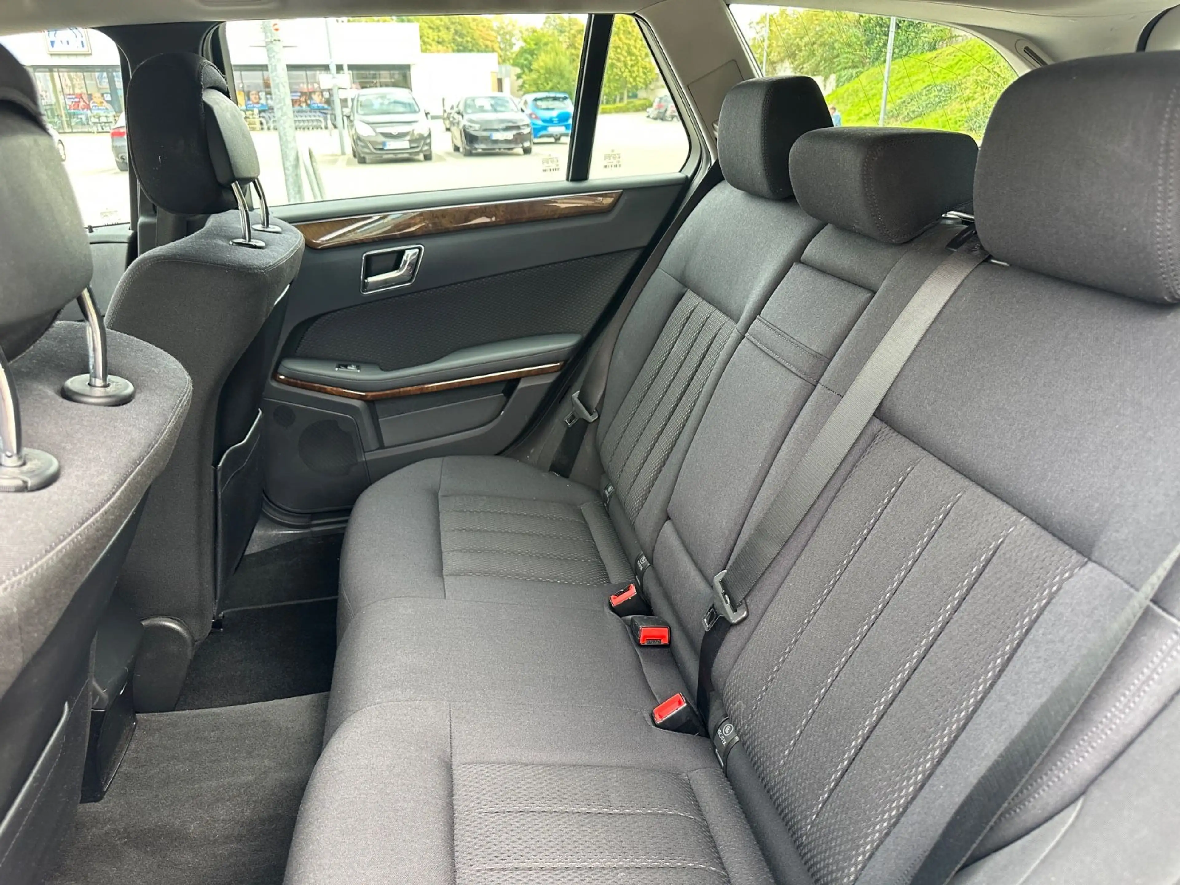 Mercedes-Benz E 220 E T-Modell*TÜV NEU*KLIMA*Elegance* — photo 26