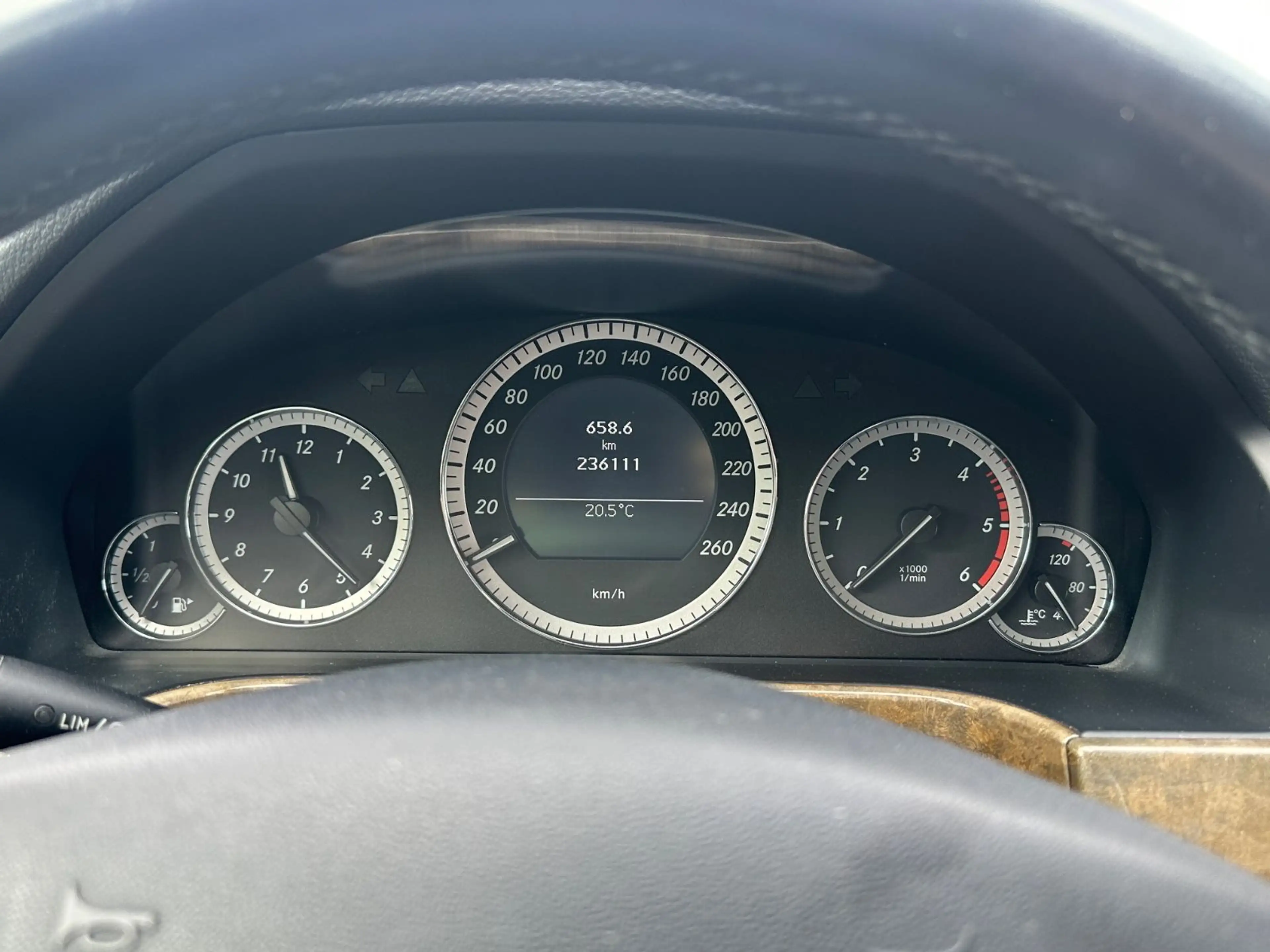 Mercedes-Benz E 220 E T-Modell*TÜV NEU*KLIMA*Elegance* — photo 15