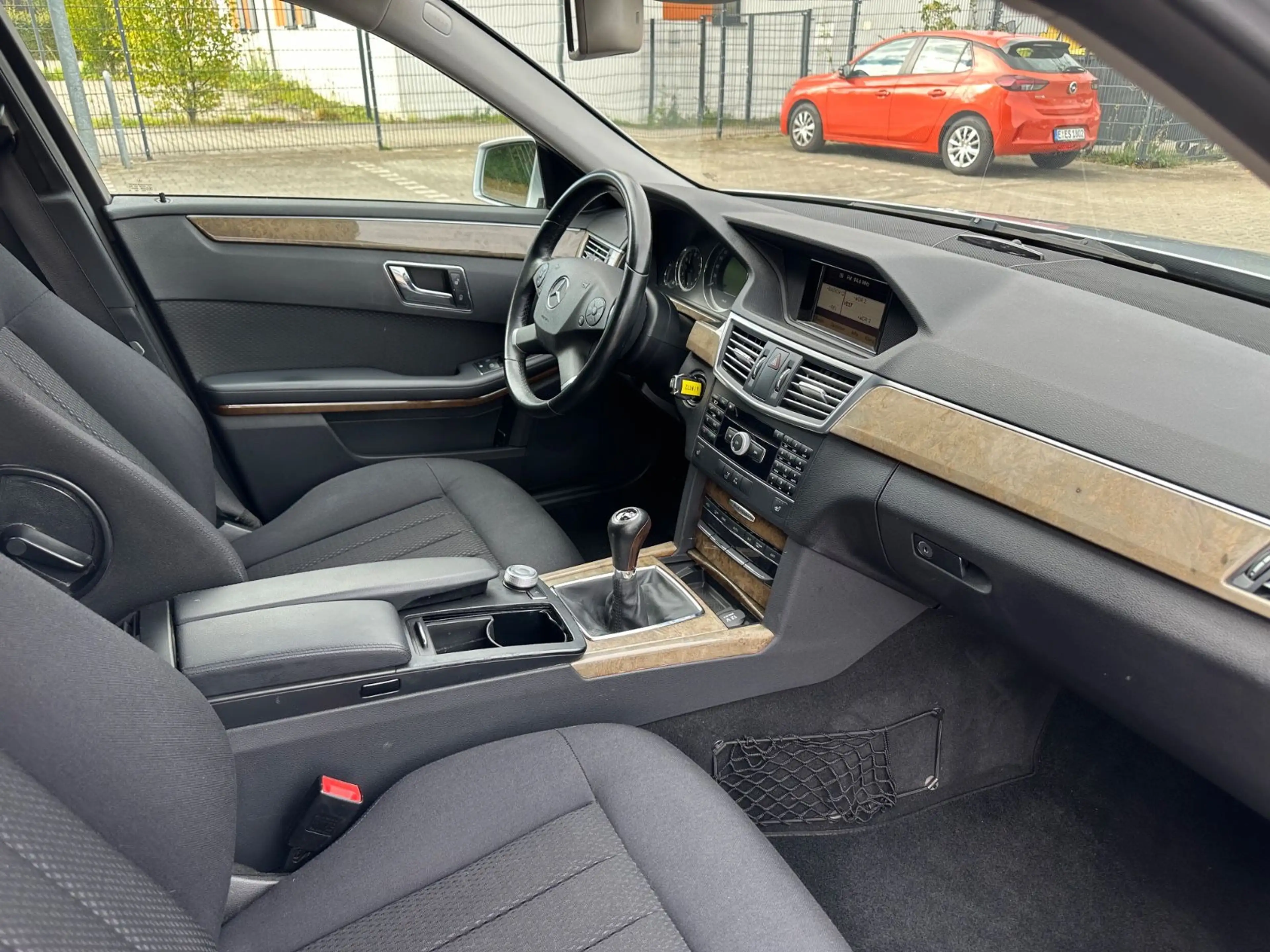 Mercedes-Benz E 220 E T-Modell*TÜV NEU*KLIMA*Elegance* — photo 21