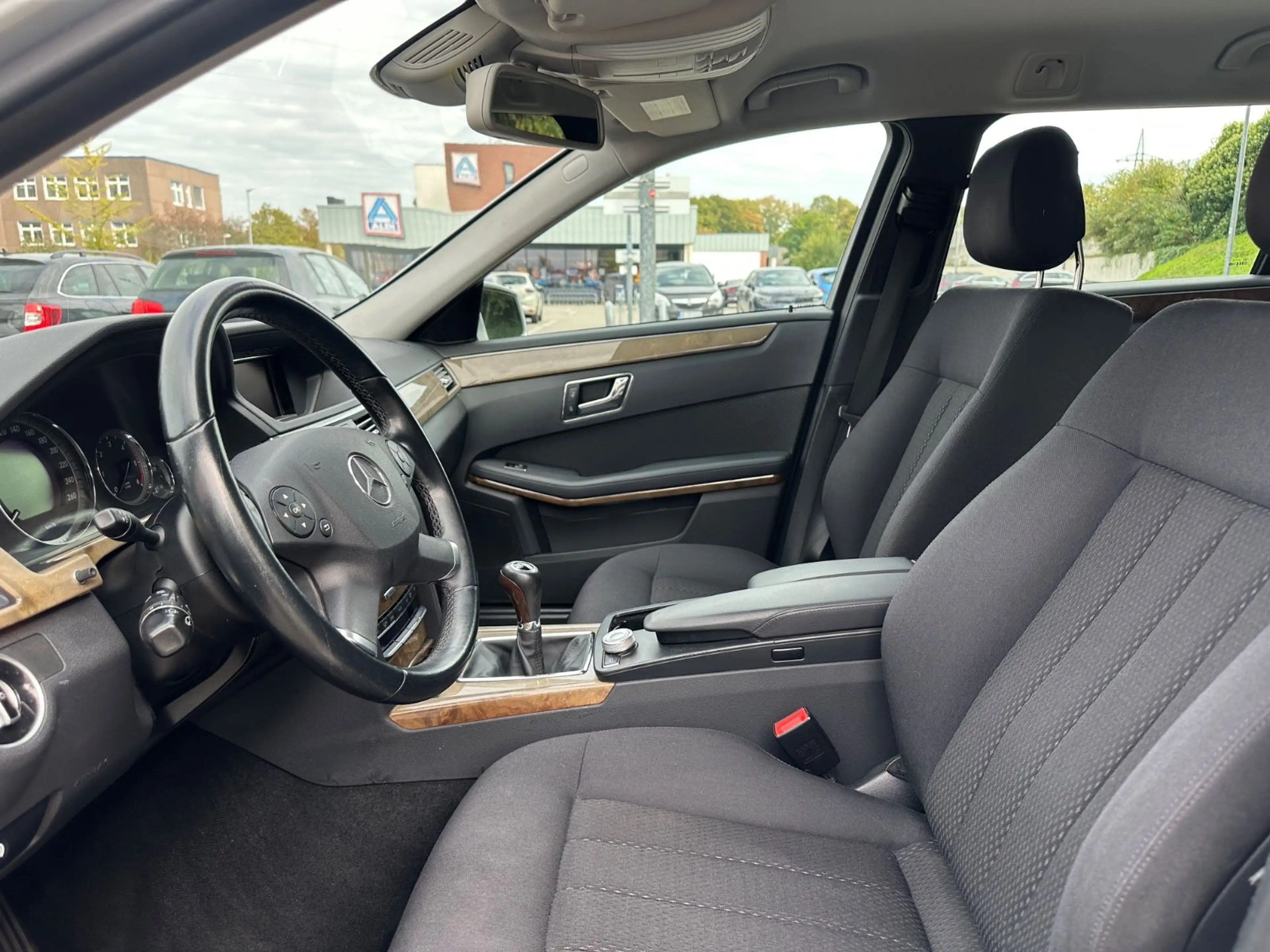 Mercedes-Benz E 220 E T-Modell*TÜV NEU*KLIMA*Elegance* — photo 11