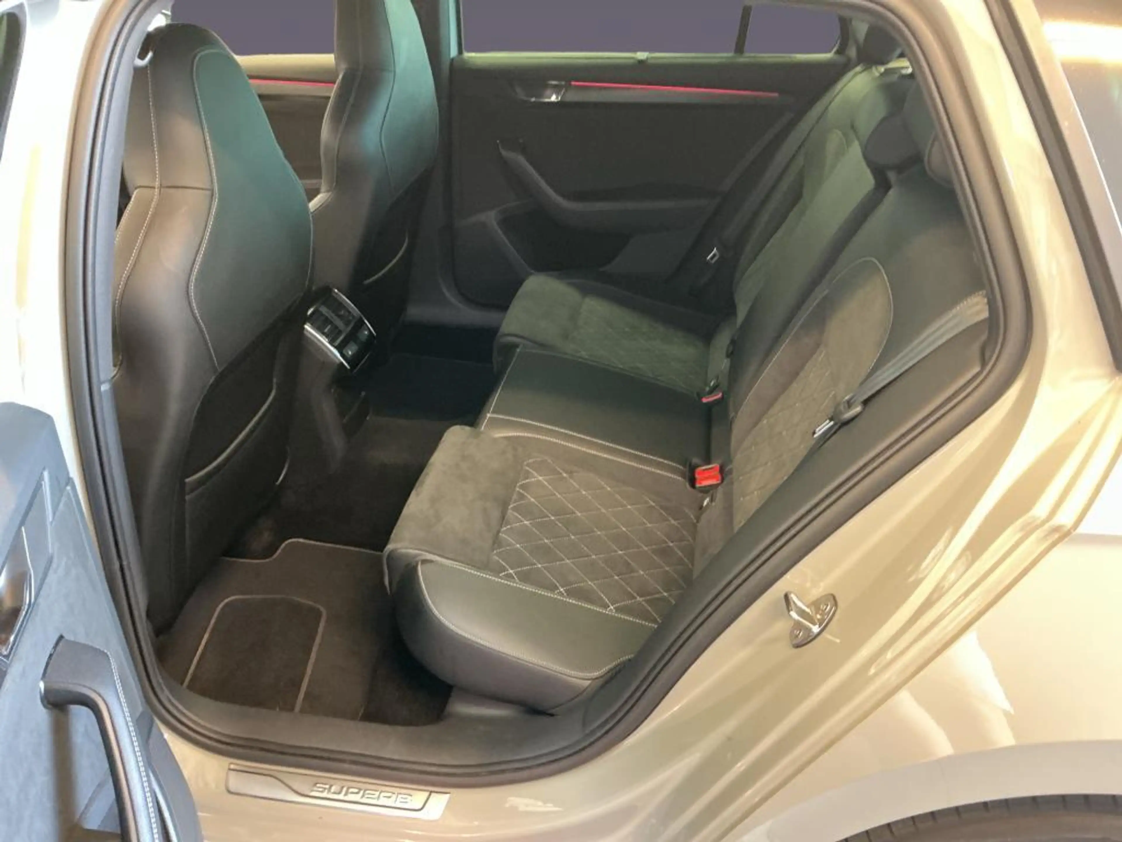 Skoda Superb Combi 1.4 TSI iV Sportline Business | Trekhaak | A — photo 6