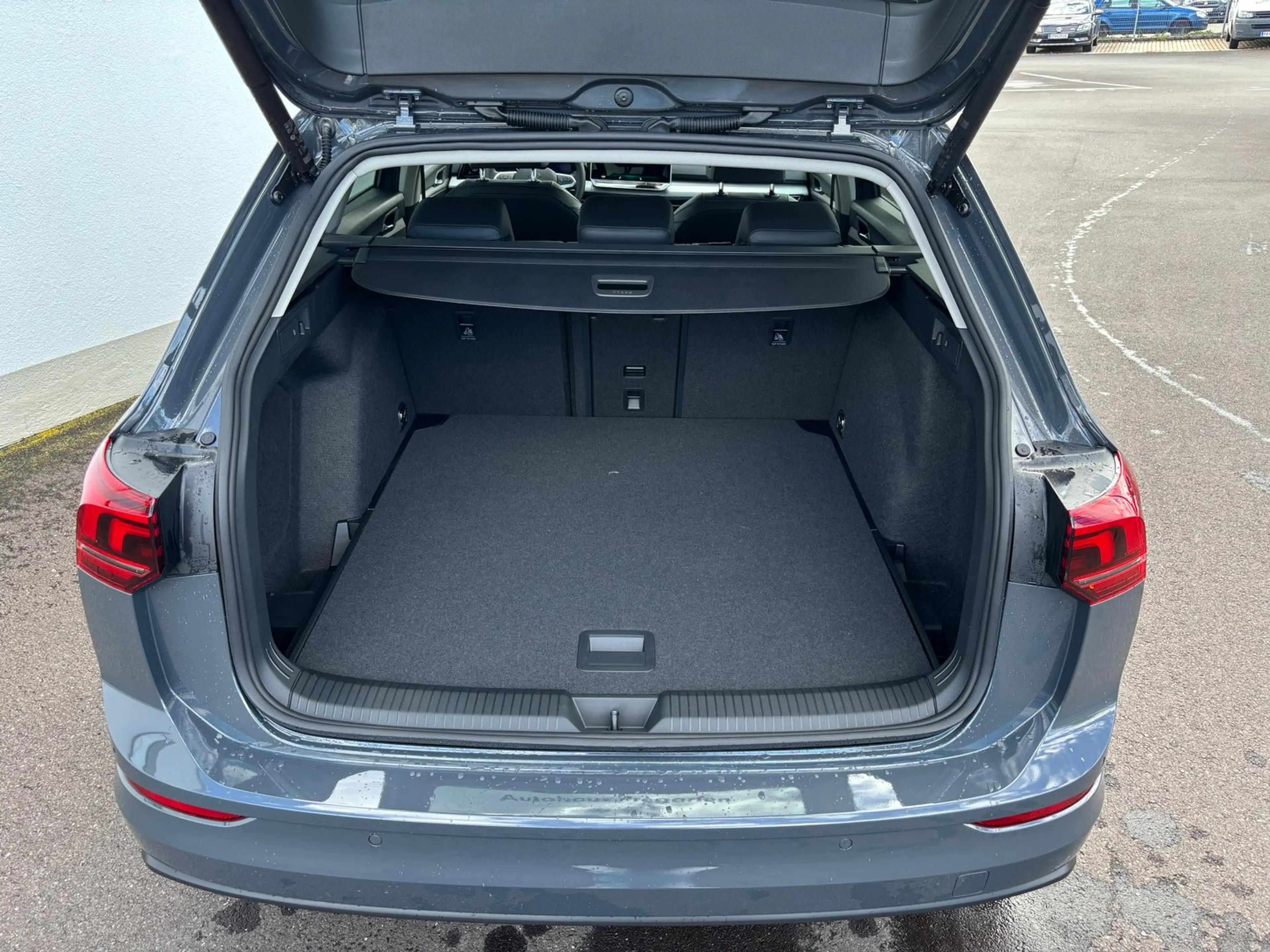 Volkswagen Golf Variant Business mHeV DSG — photo 9