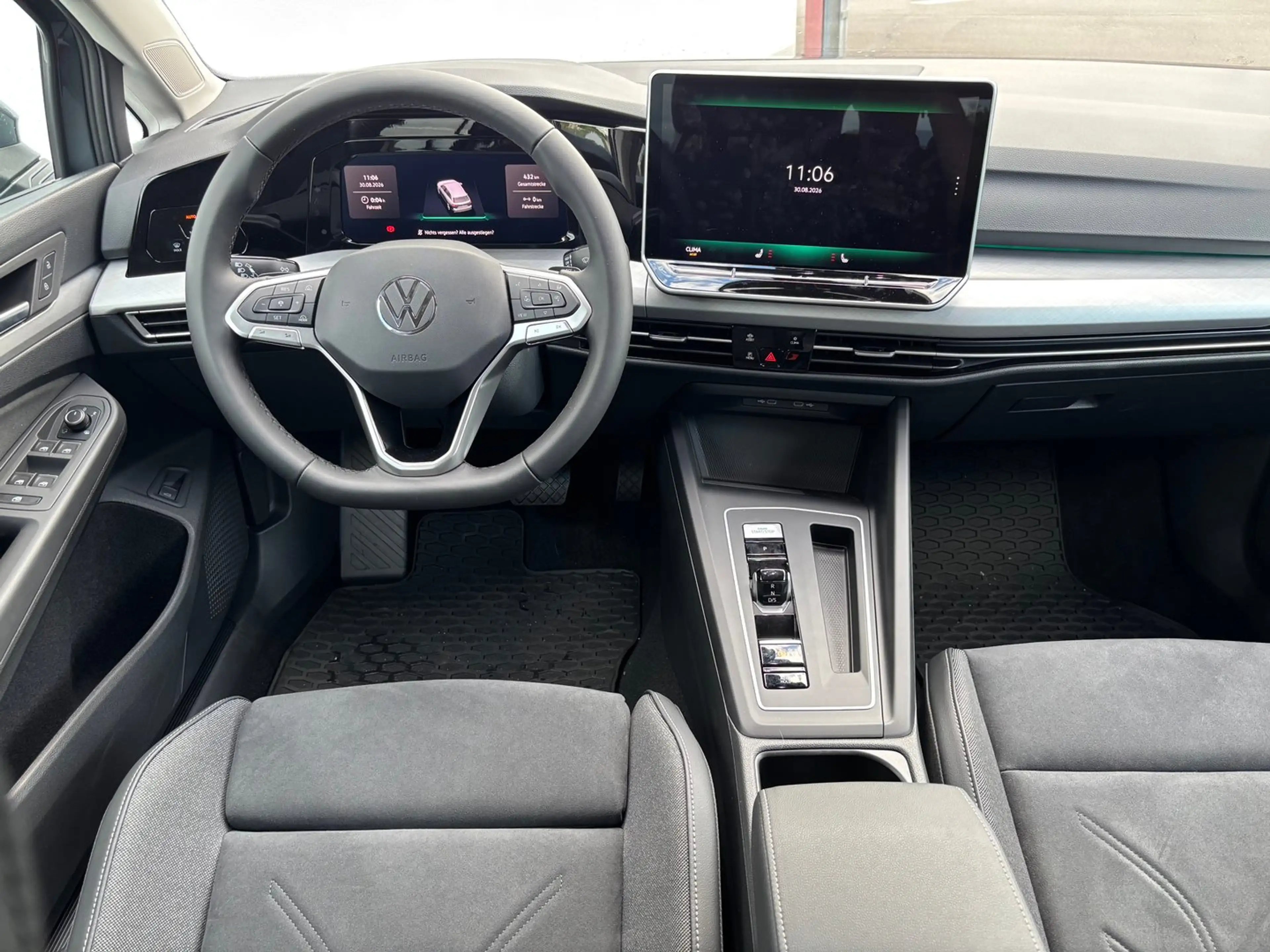 Volkswagen Golf Variant Business mHeV DSG — photo 4