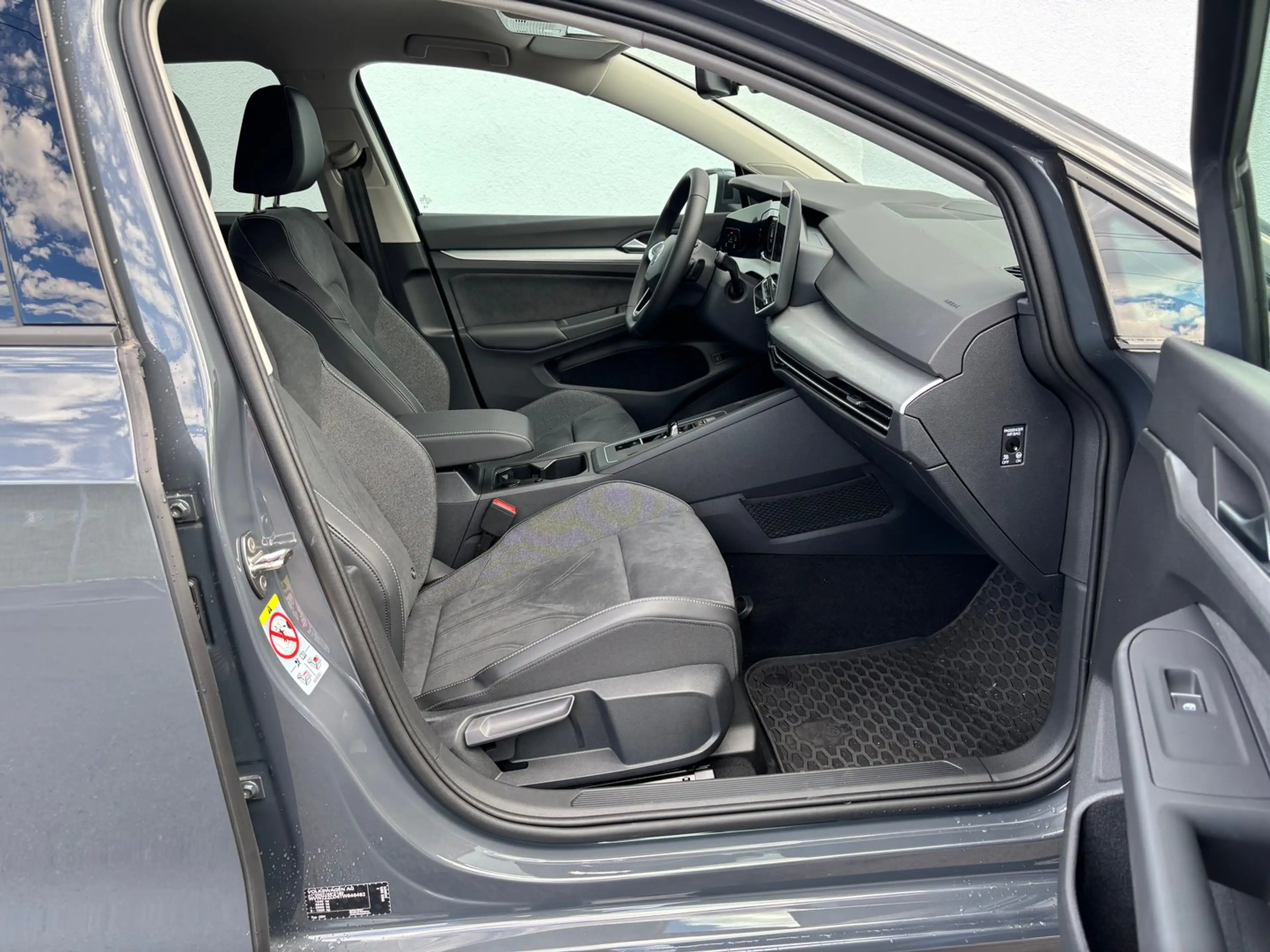 Volkswagen Golf Variant Business mHeV DSG — photo 7