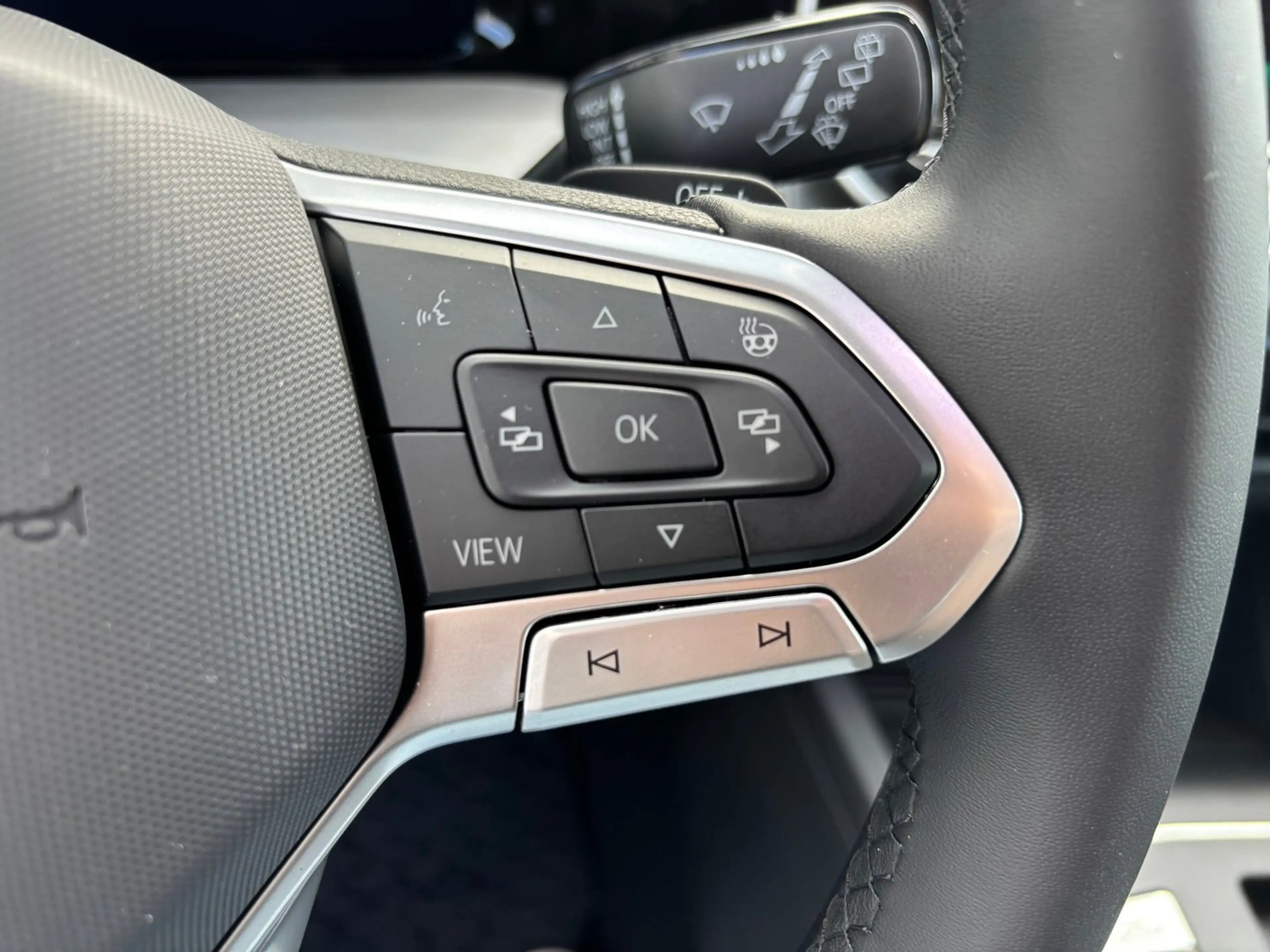Volkswagen Golf Variant Business mHeV DSG — photo 6