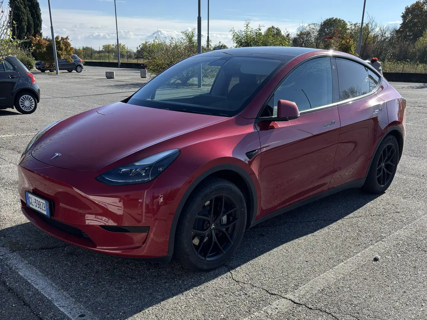 Tesla Model Y RWD + Gancio Traino + Doppio set Gomme e Cerchi Rosso - 1