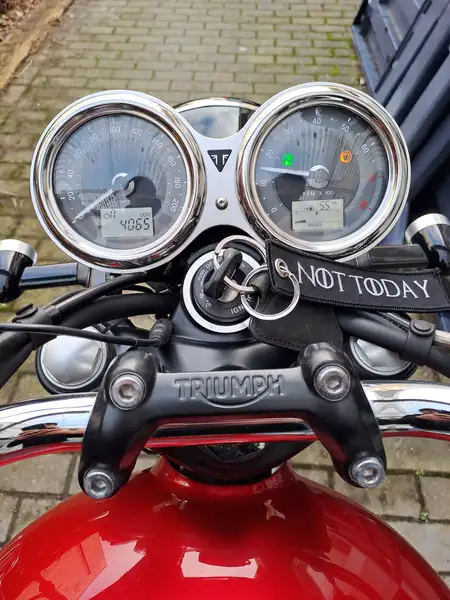 Triumph Bonneville T120 - foto 3