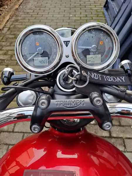 Triumph Bonneville T120 - foto 2