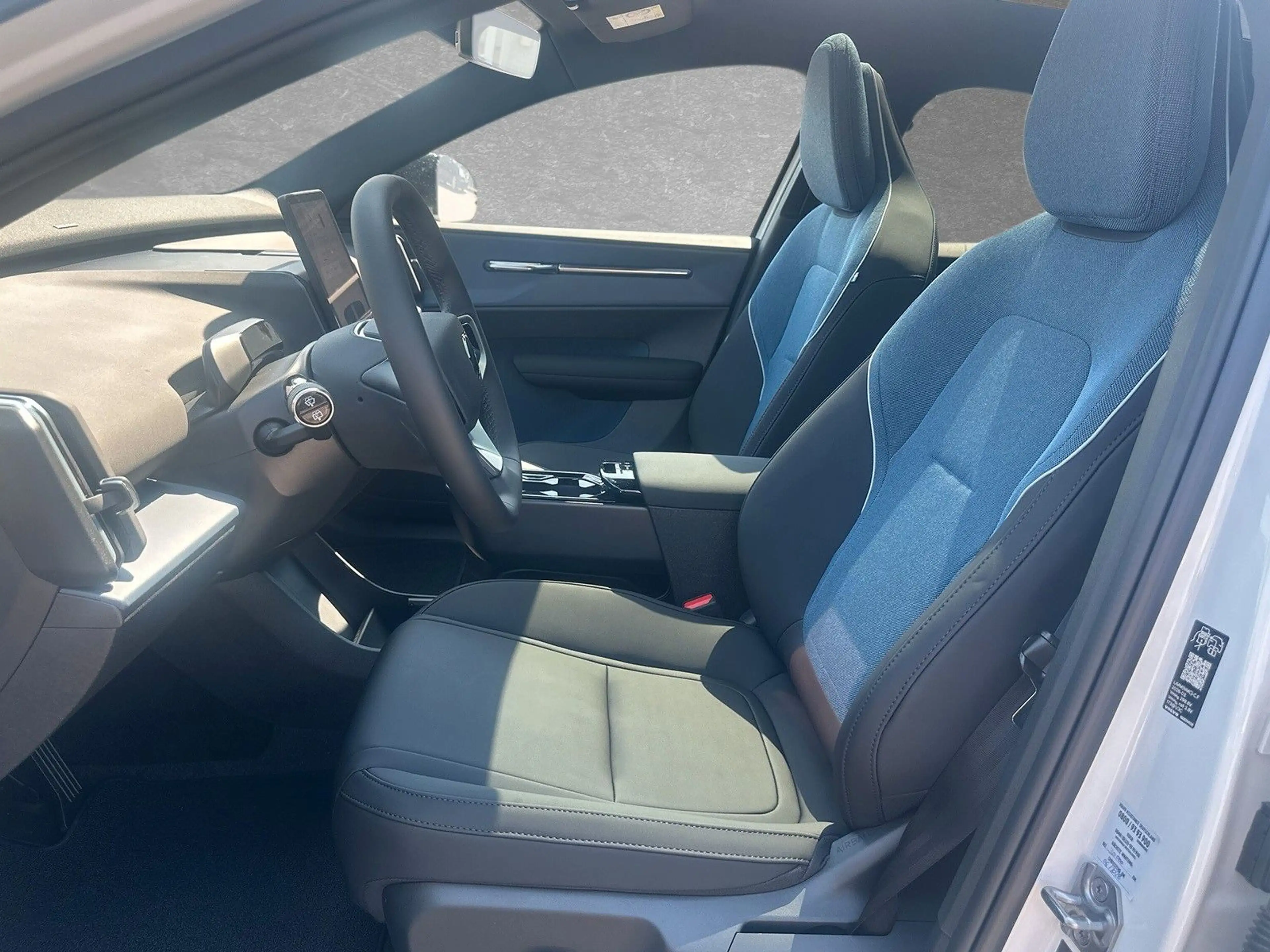Volvo EX30 Cross Country Ultra Twin Motor AWD ACC — photo 3