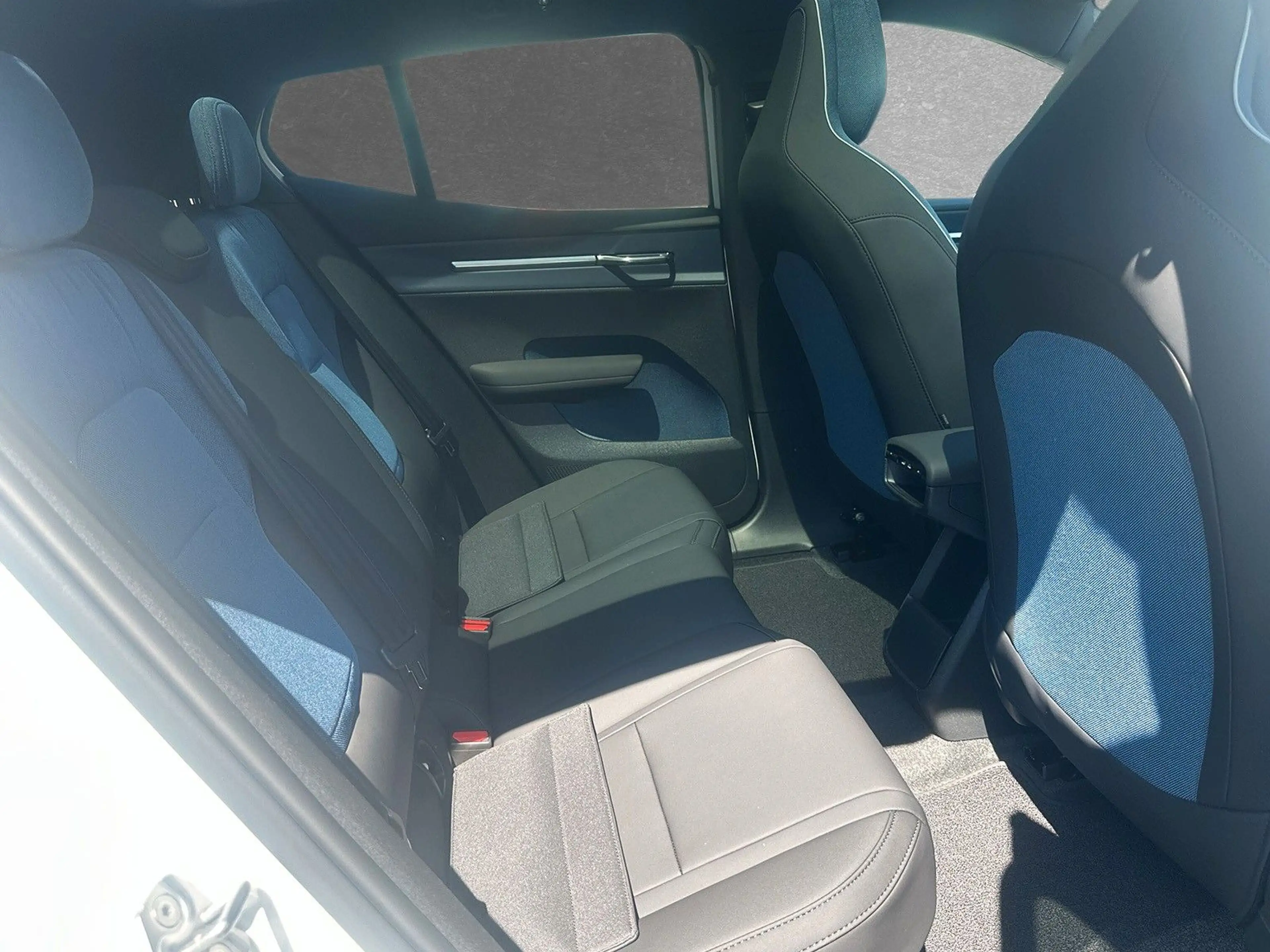 Volvo EX30 Cross Country Ultra Twin Motor AWD ACC — photo 5