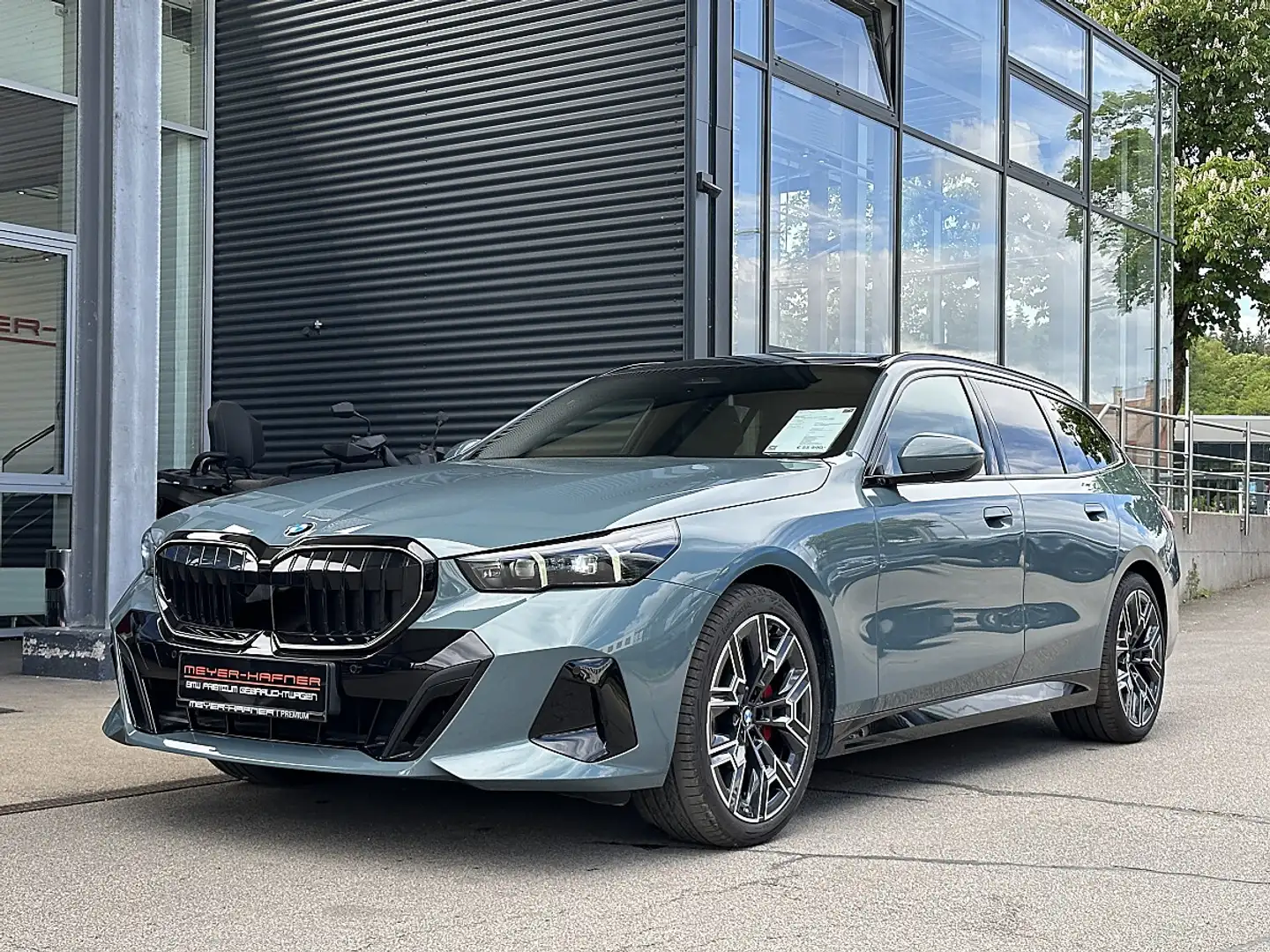 BMW 520 i Touring M-Paket PRO Aut. / Iconic Glow / Pano Grün - 2