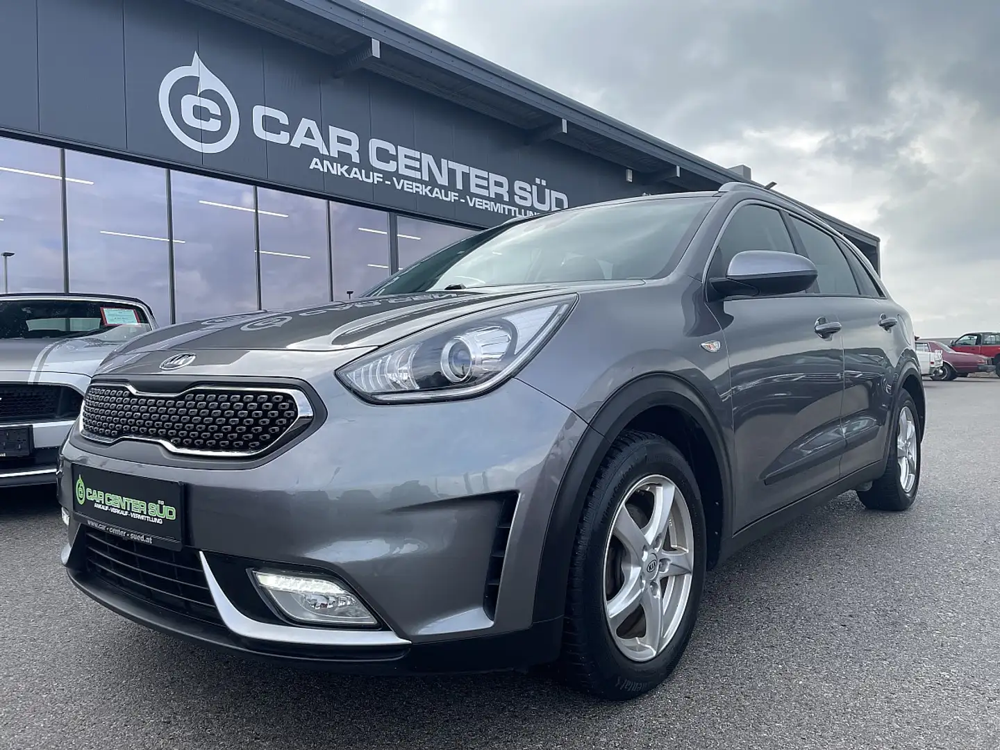 Kia Niro Automatik DCT 1.6 GDI Grau - 1