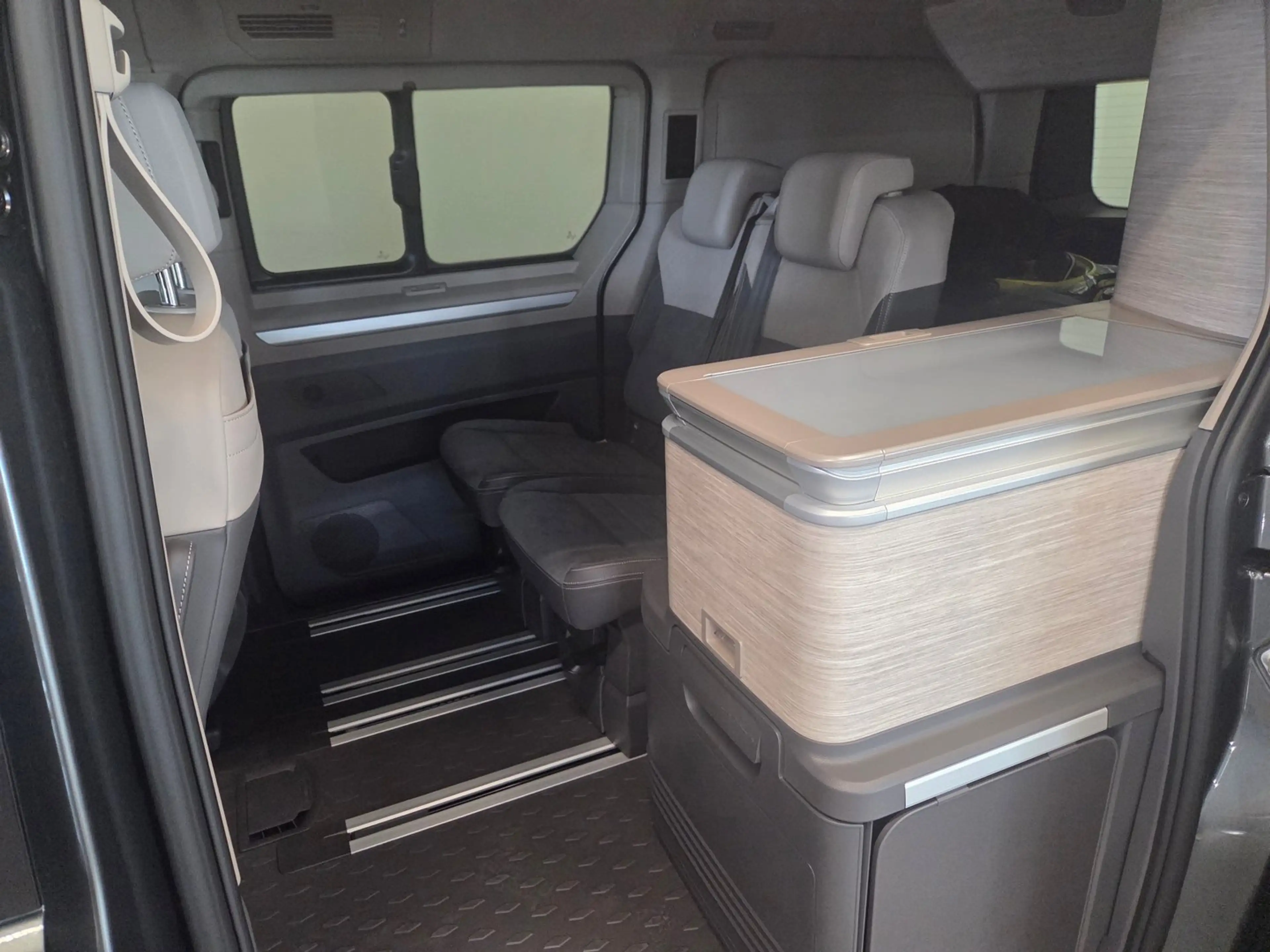 Volkswagen T7 California VW T7 California Ocean eHybrid 180 kW 4M — photo 8