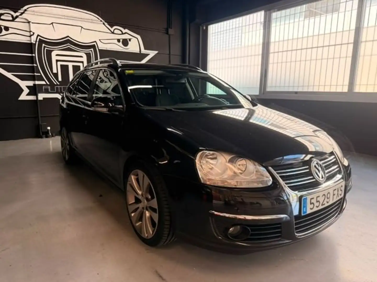 Volkswagen Golf Advance Negro - 2