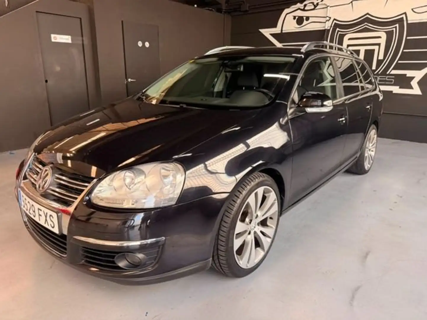 Volkswagen Golf Advance Negro - 1
