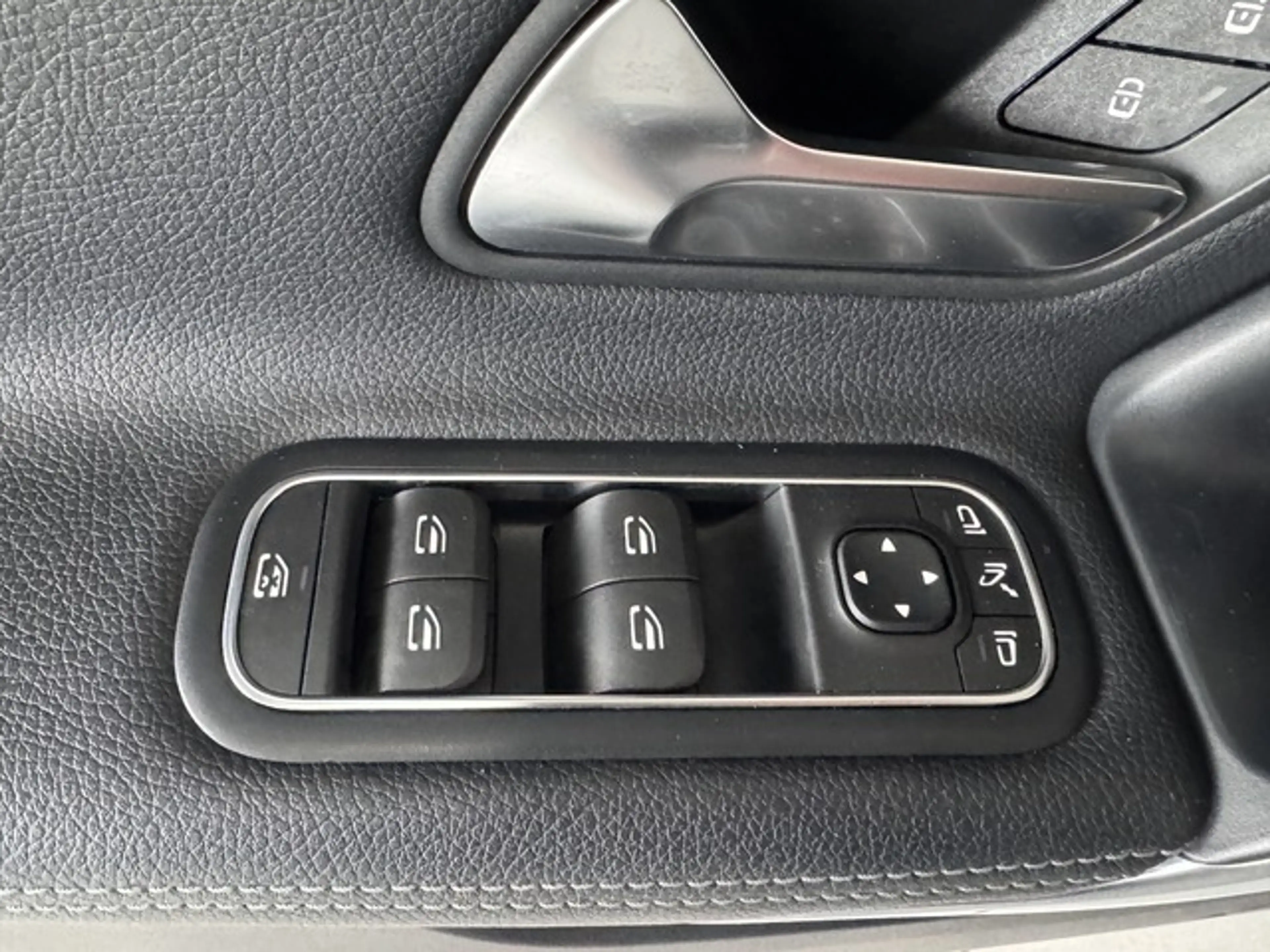 Mercedes-Benz CLA 200 d°LED°NAVI°Standheizung°PDC° — photo 14