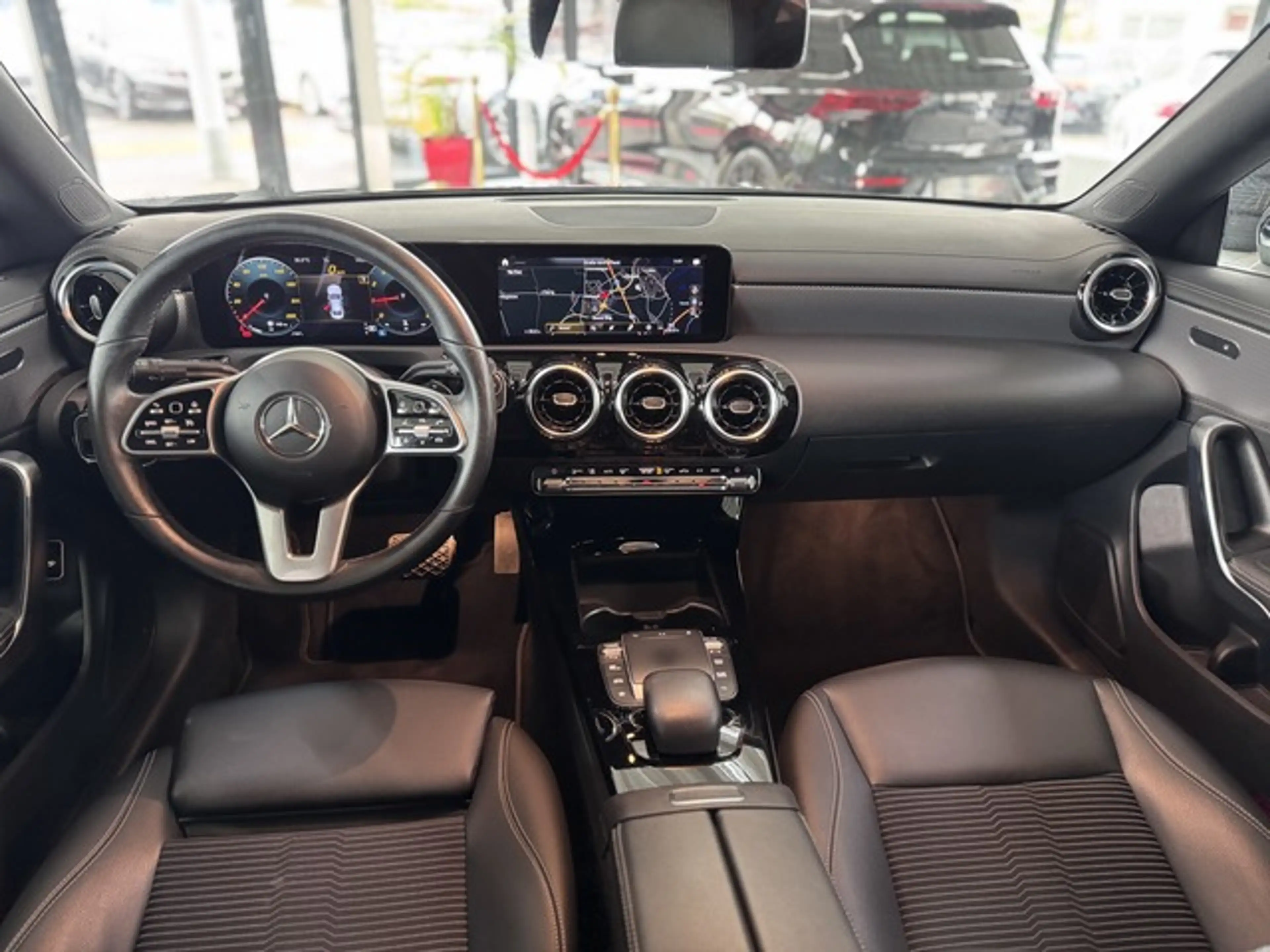 Mercedes-Benz CLA 200 d°LED°NAVI°Standheizung°PDC° — photo 9