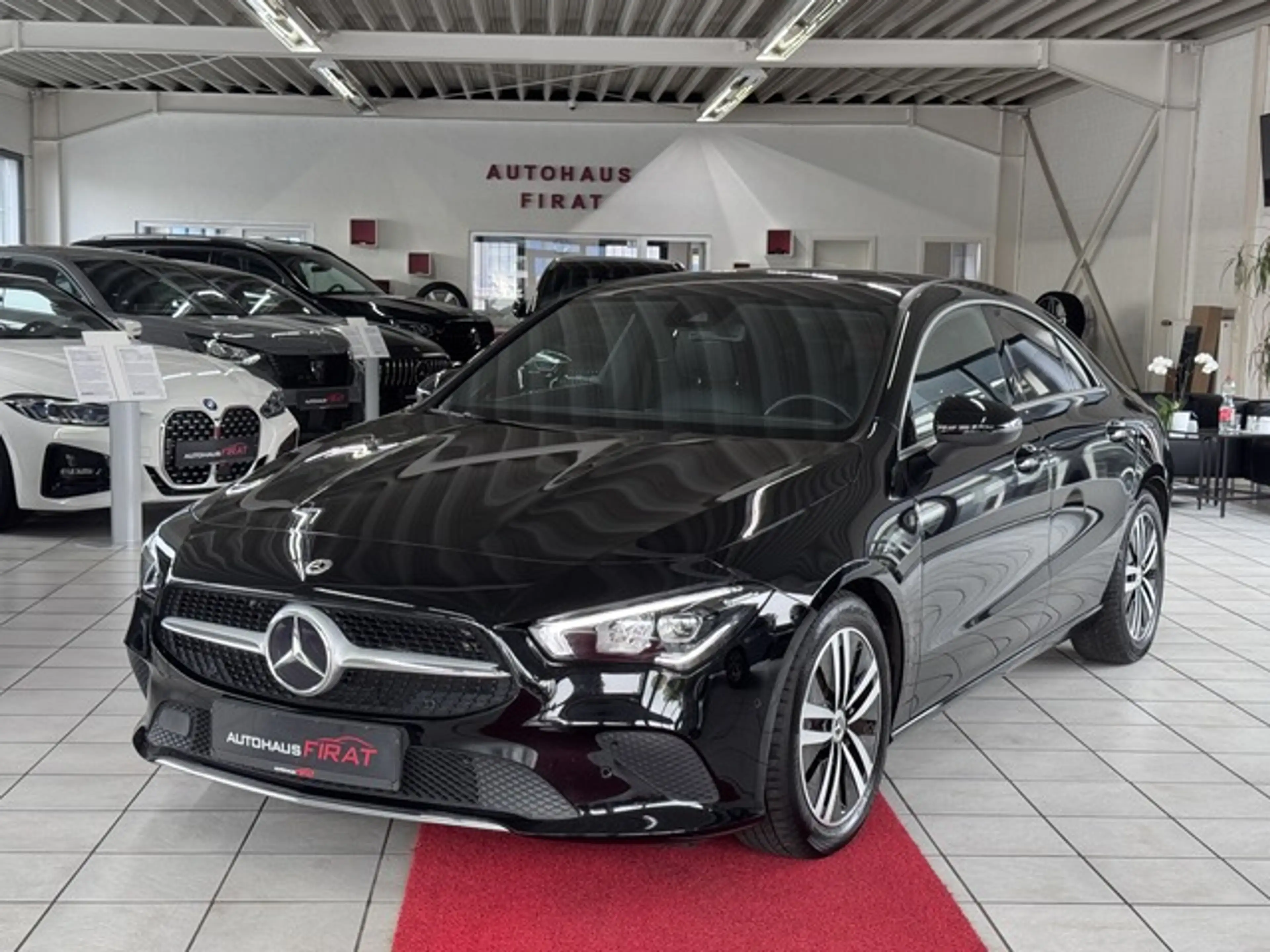 Mercedes-Benz CLA 200 d°LED°NAVI°Standheizung°PDC° — photo 2